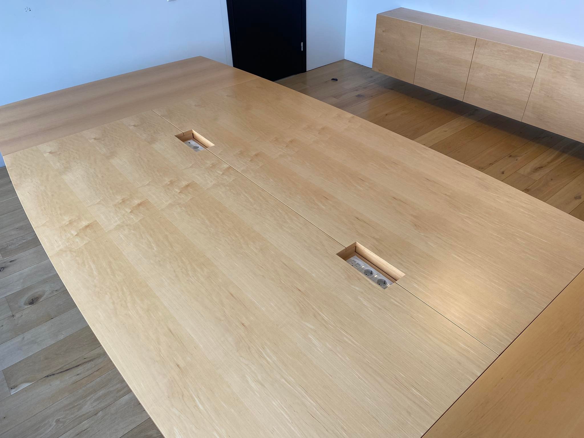 SELT - undarborð 12-14 manna - Sérsmíði - L400cm x B185cm - Skenkur í stíl 4