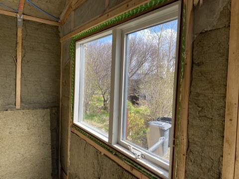 SELT / SOLD - Vandaður gluggi(nr. 1) með opnanlegu fagi, B160 x H108 sm. 2