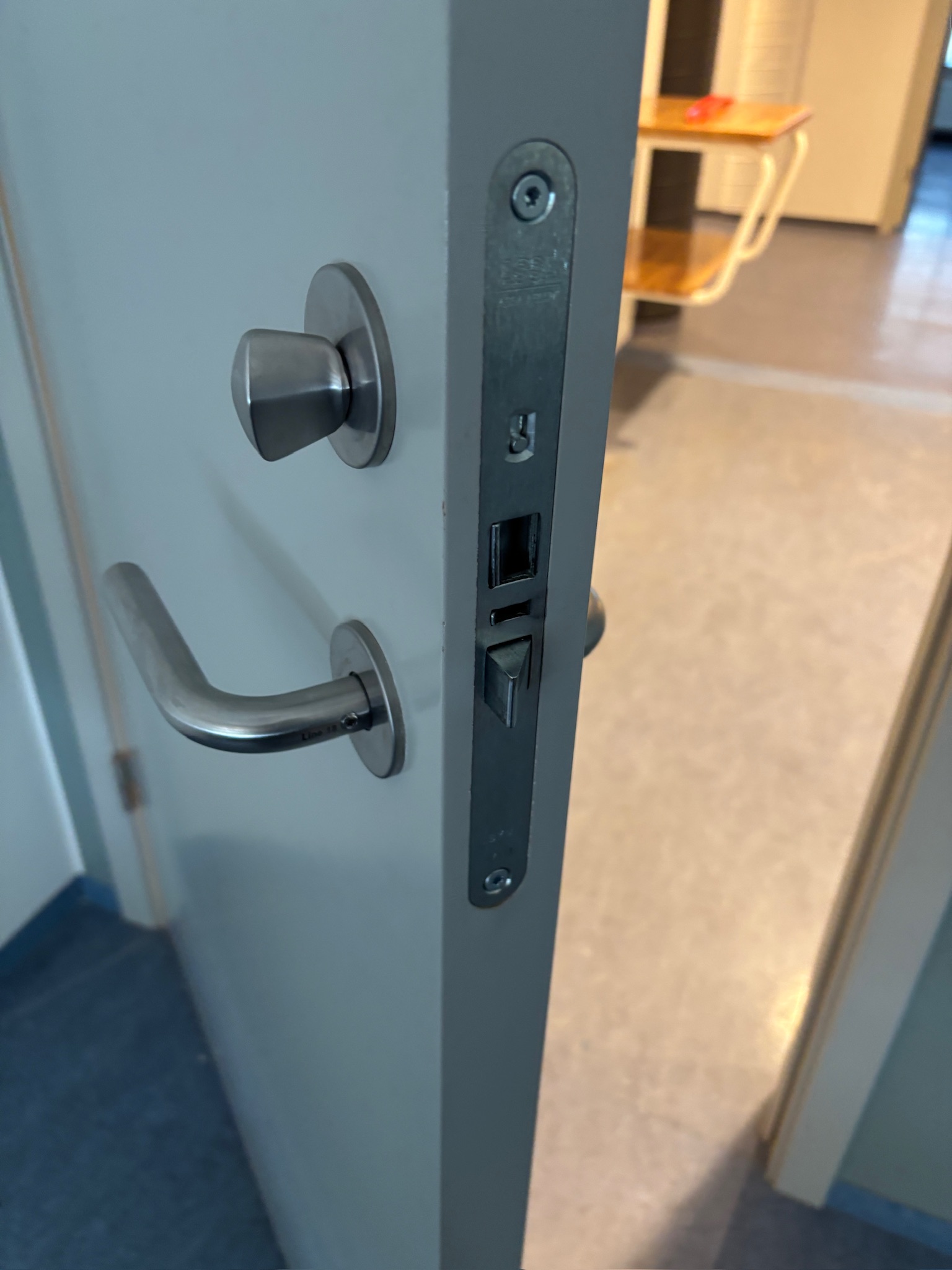 SELT/SOLDViðarhurð með pumpu og fellilista, H209xB97sm. (7 stk.) 3
