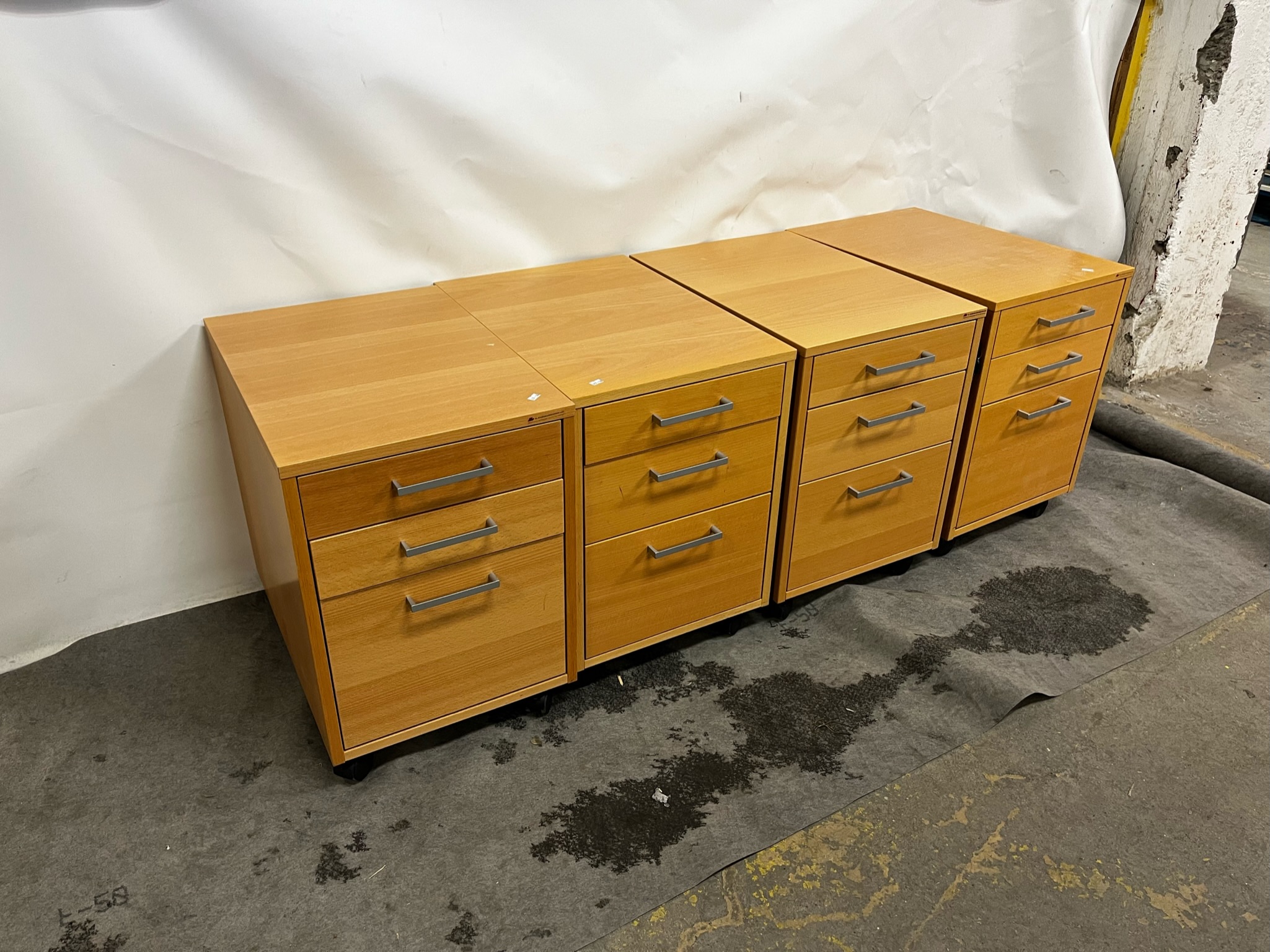 SELT / SOLD Skrifstofukálfar frá Á. Guðmundsson 3