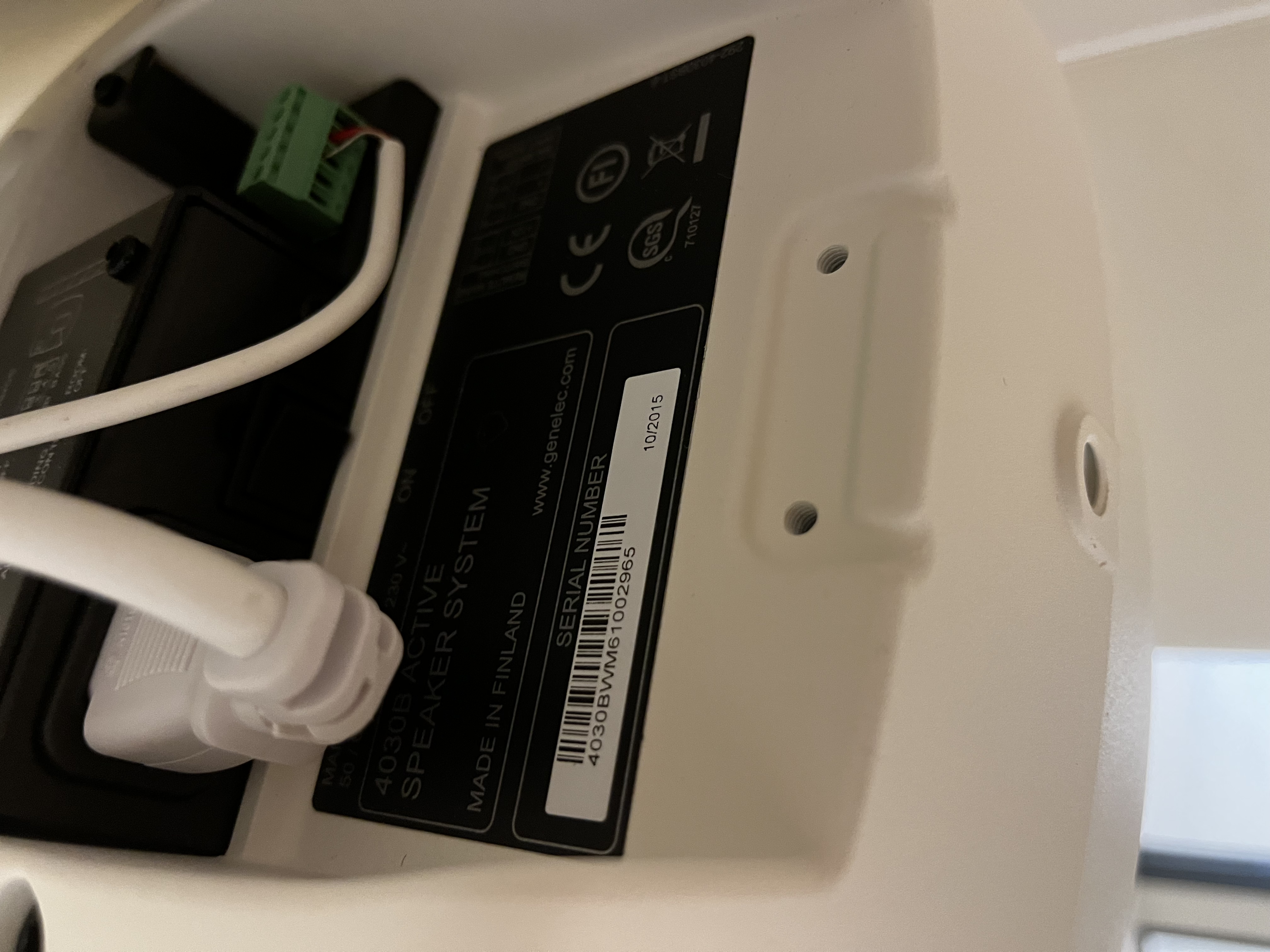 SELT / SOLD Genelec 4030 hátalari með magnara 4