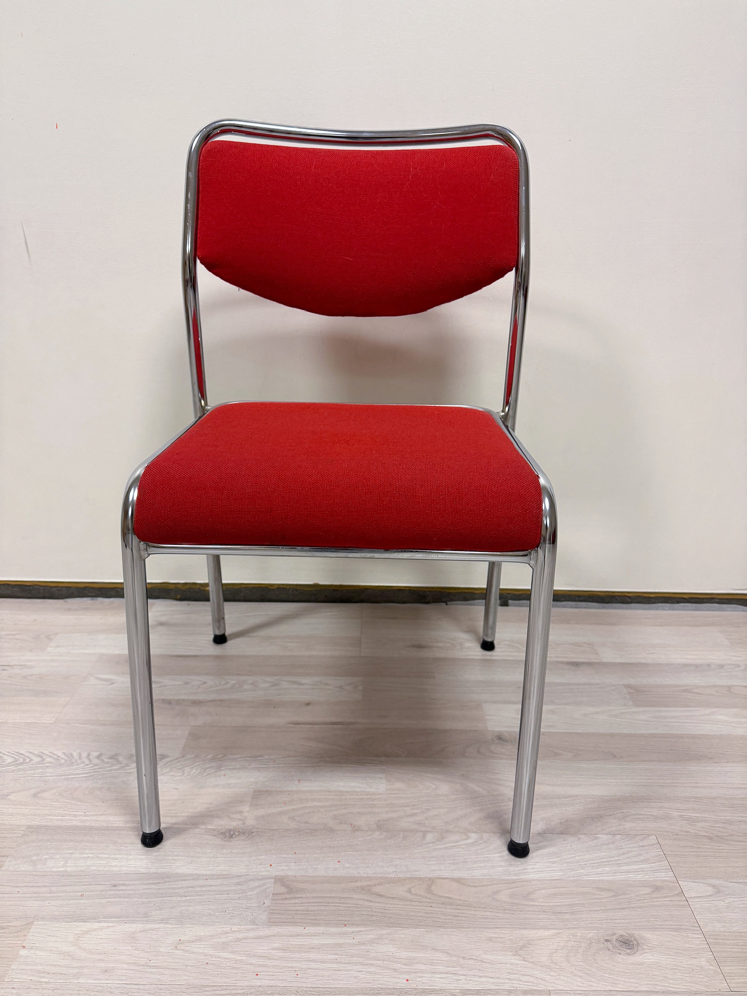 SELT/SOLDStaflanlegur stóll frá Sólóhúsgögn (35 stk.) 2