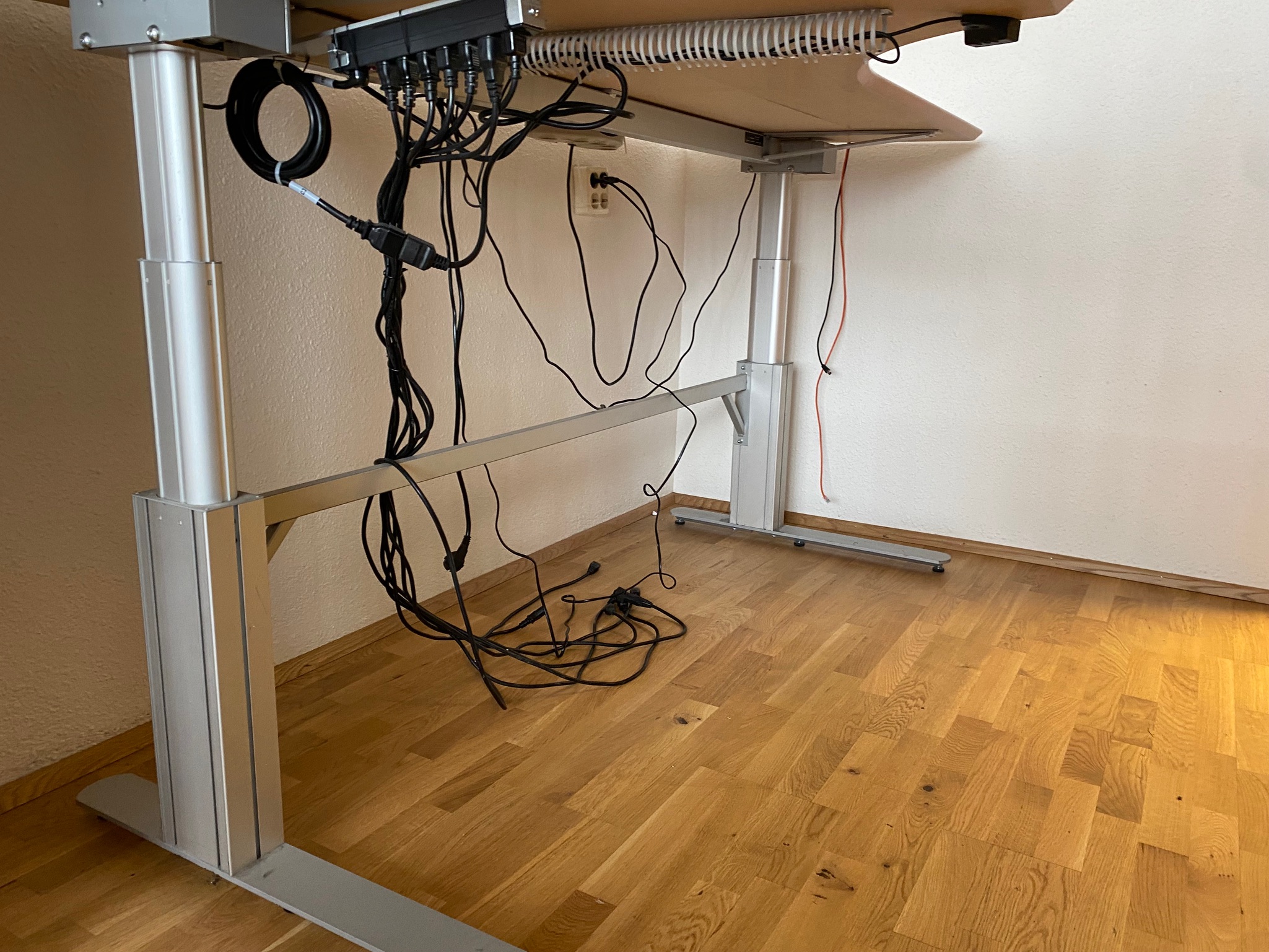 SELT / SOLD - Rafmagnsstell m.stýringu