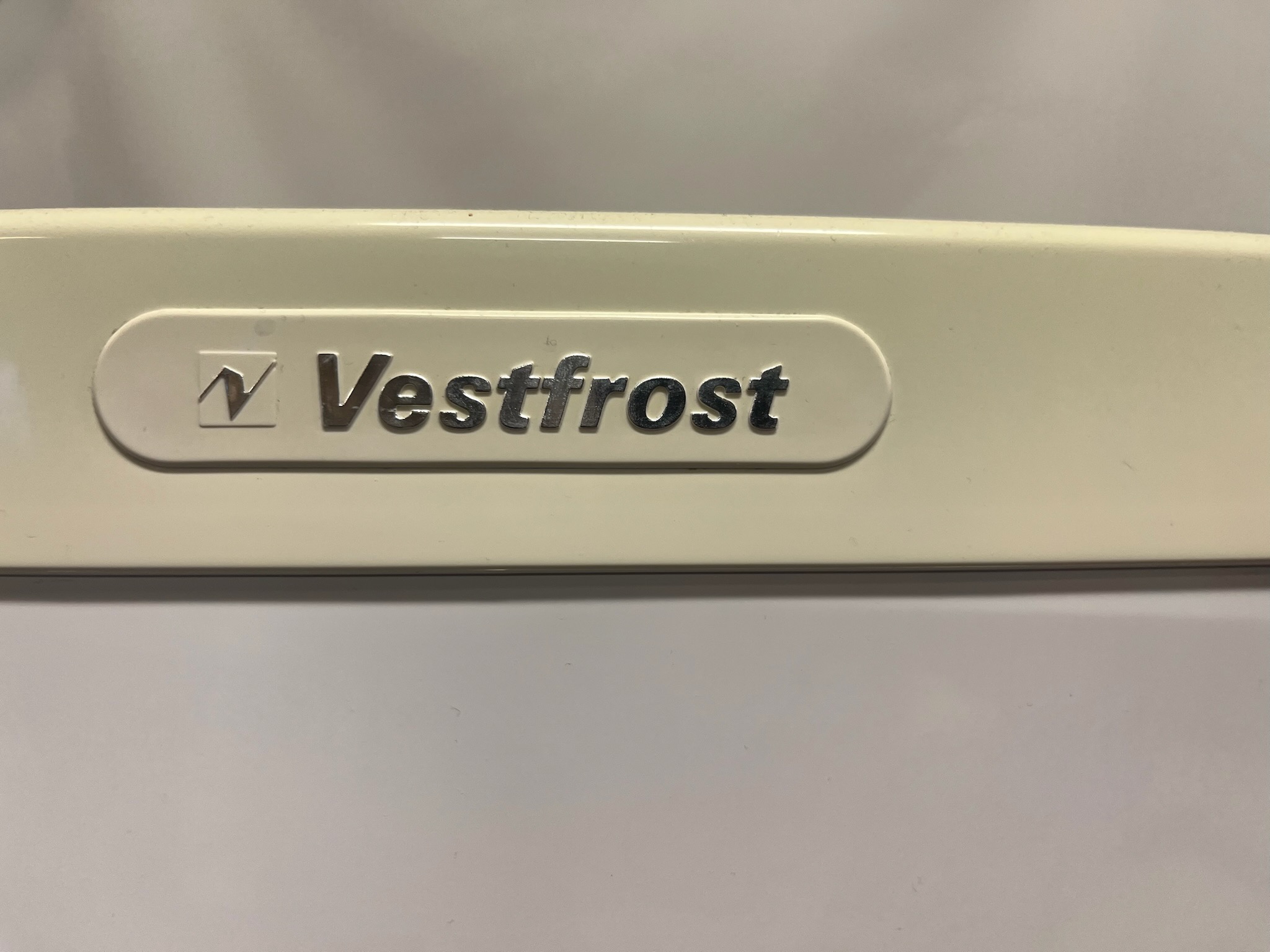 SELT / SOLD Vestfrost kæliskápur m.frysti L60 x D60 x H184,5 sm. 3