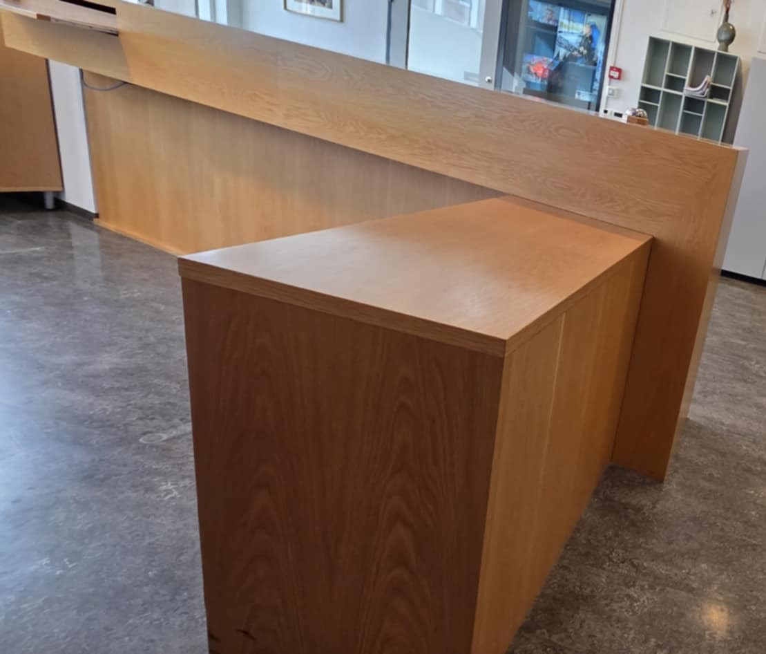 SELT / SOLD Móttökuborð með ledlýsingu, sérsmíði - tvær starfsstöðvar 8