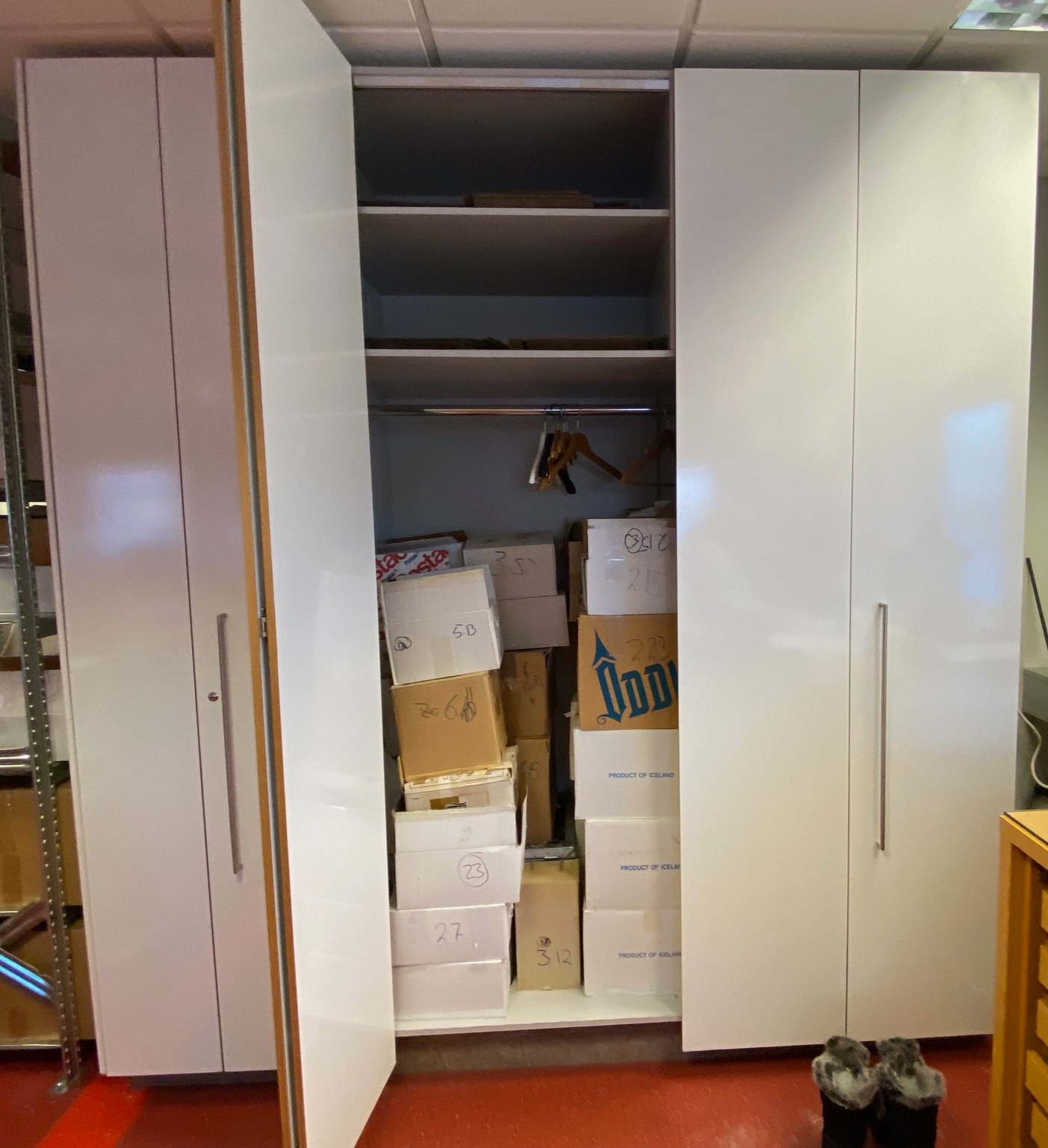 SELT / SOLD Skrifstofuskápar 3