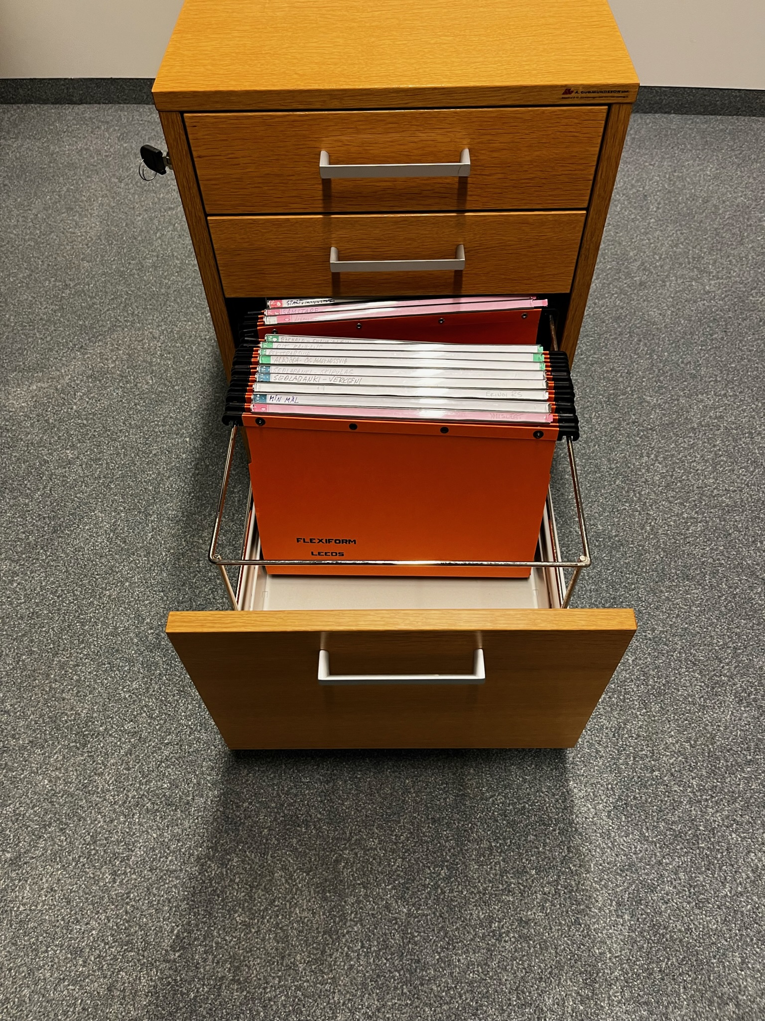 SELT / SOLD ÁG skrifborðskálfur Eik á hjólum 5