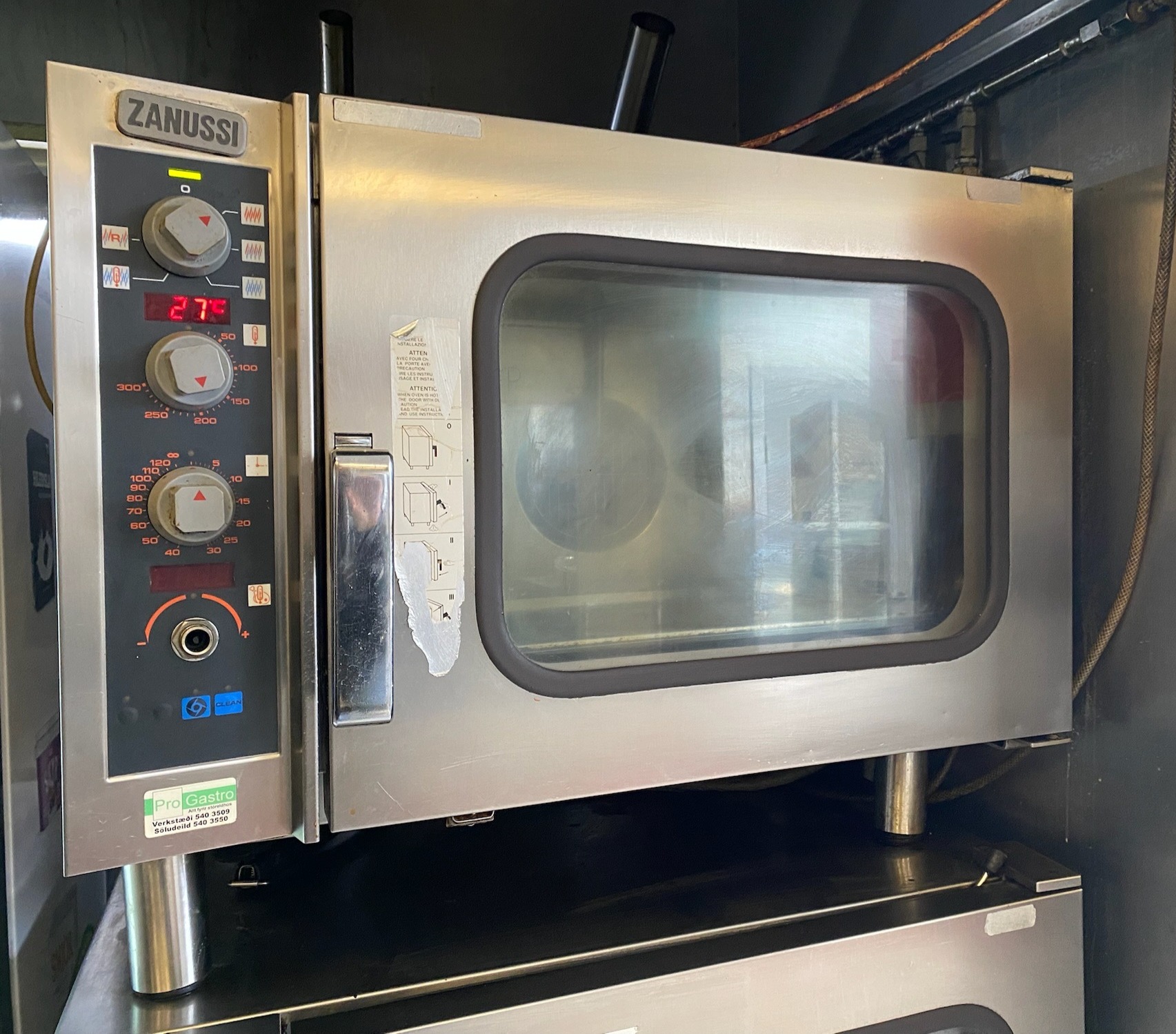 SELT / SOLD Zanussi ofn frá ProGastro, H70 x B85 x D76 sm.
