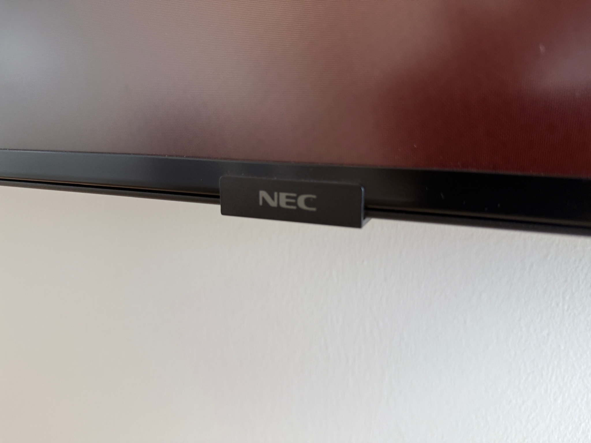 NEC upplýsingaskjár með veggfestingu, 98'', 4K, 24/7 2
