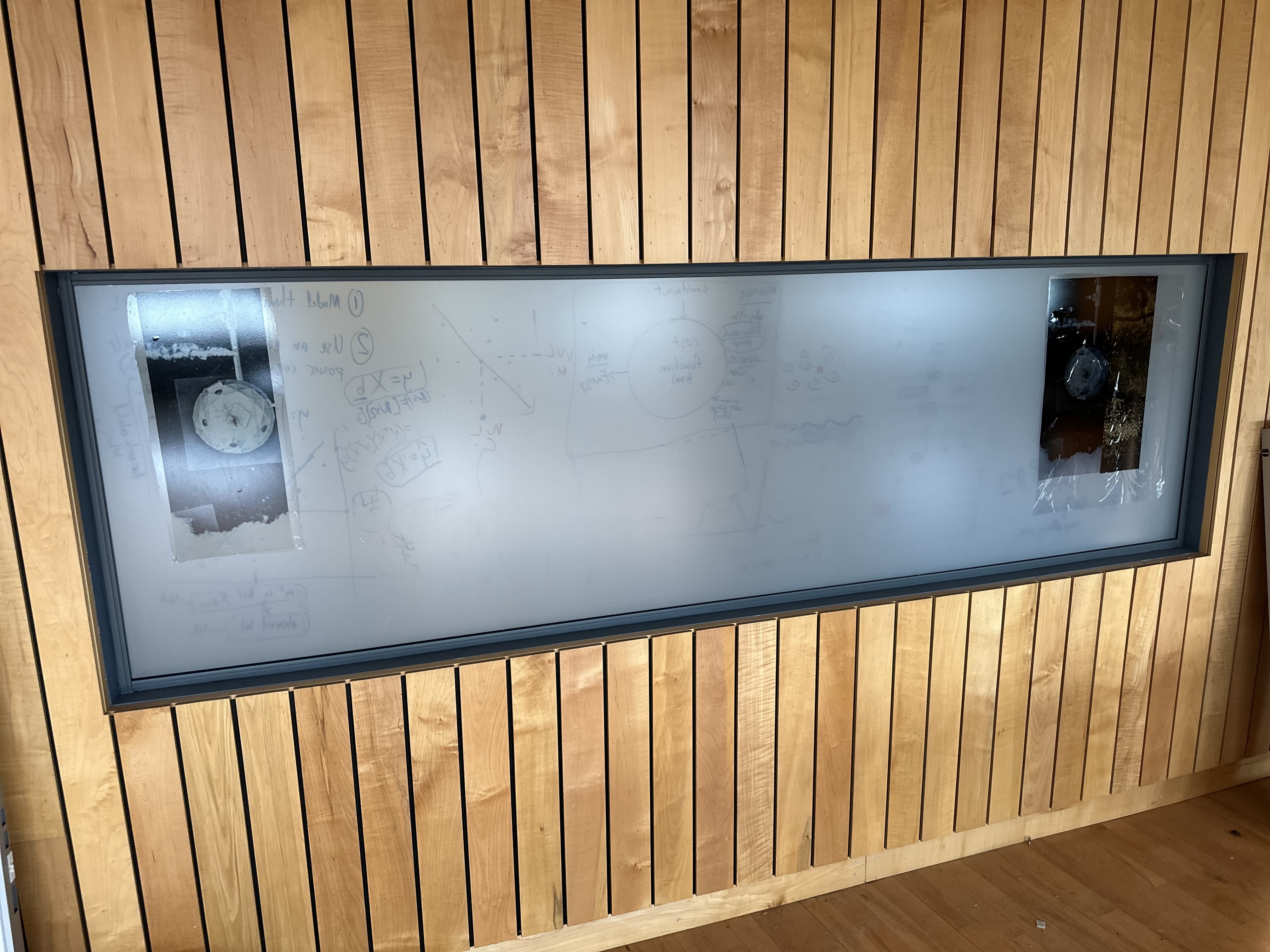 SELT / SOLD - Hert gler í álramma - 277 á lengd og 82,5 sm. á hæð