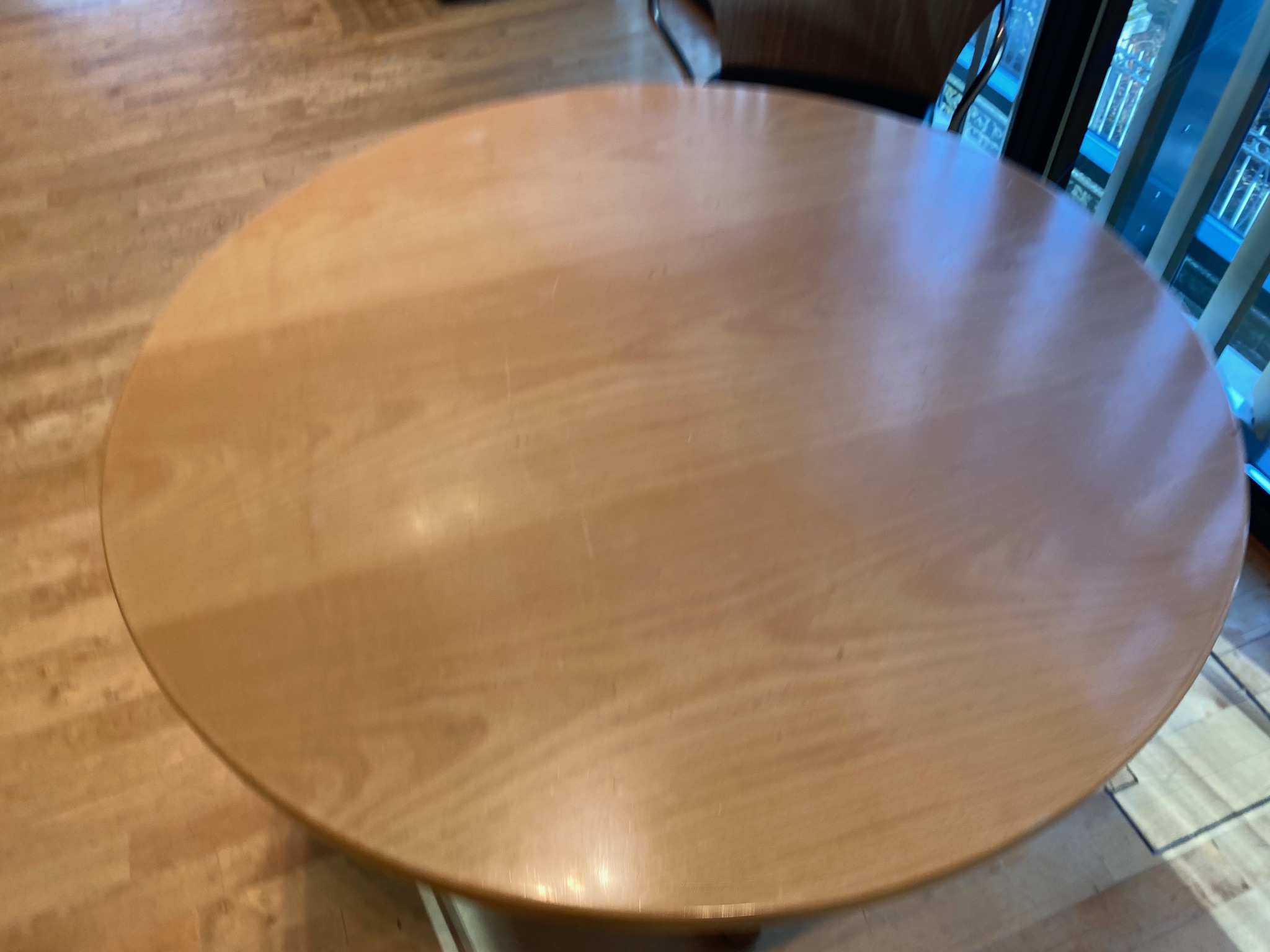 SELT / SOLD Hringborð, B95 x H74 sm. - Alþingi 3