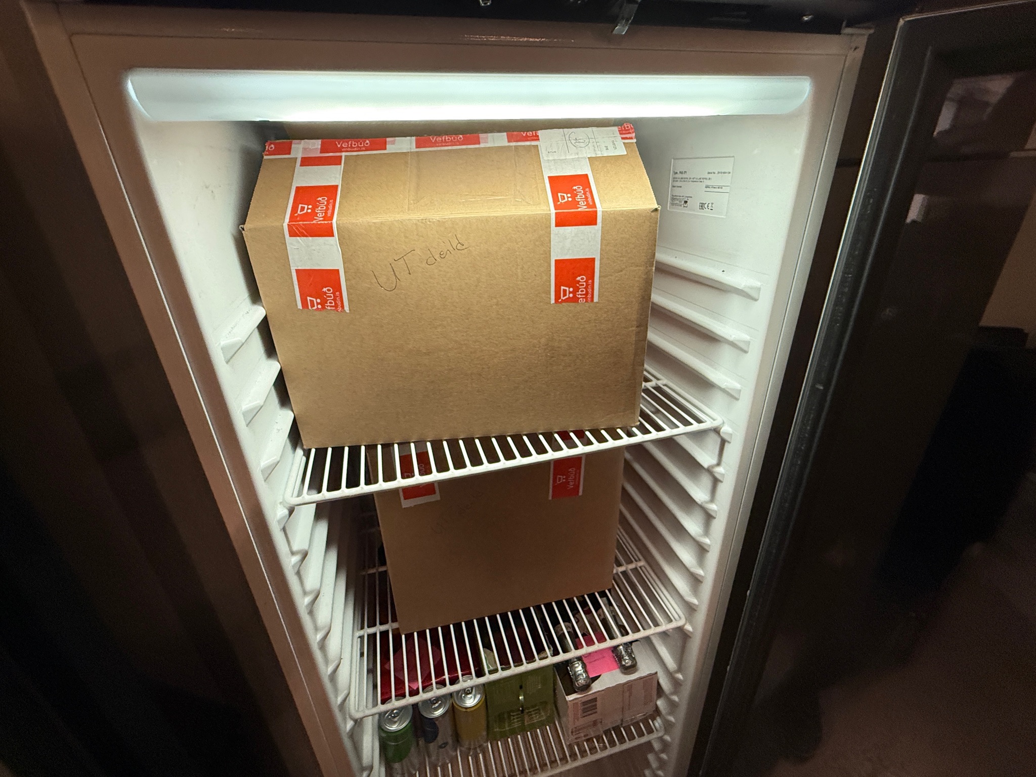 SELT / SOLD Vestfrost glerhurðakælir frá BVT 4