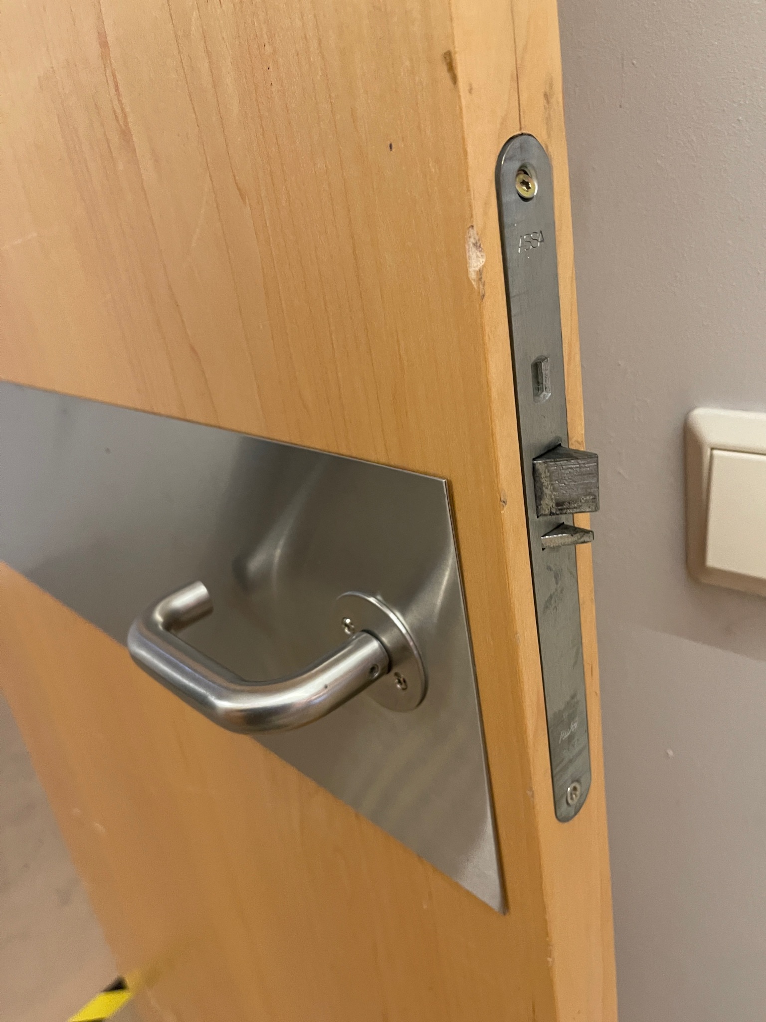 SELT / SOLD - Tvöföld viðarhurð - 2 stk. (H216 x B179 sm.) - 12