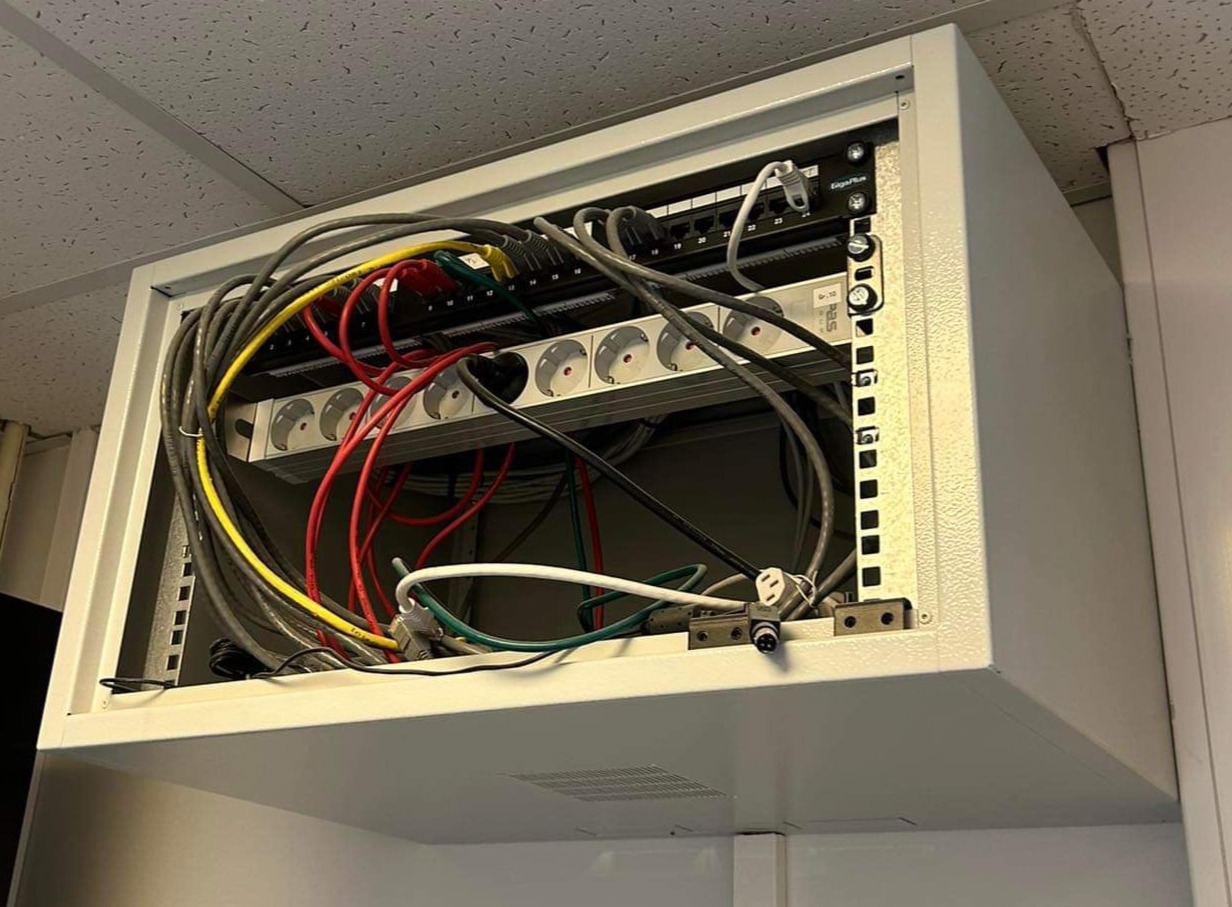 SELT / SOLD - Tölvuskápur - serverskápur