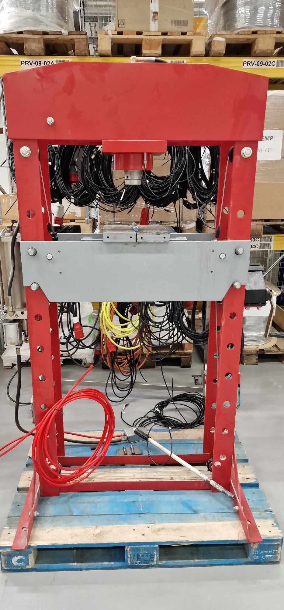 SELT / SOLD - 50 tonna vökvapressa - legupressa - HOLTZMANN