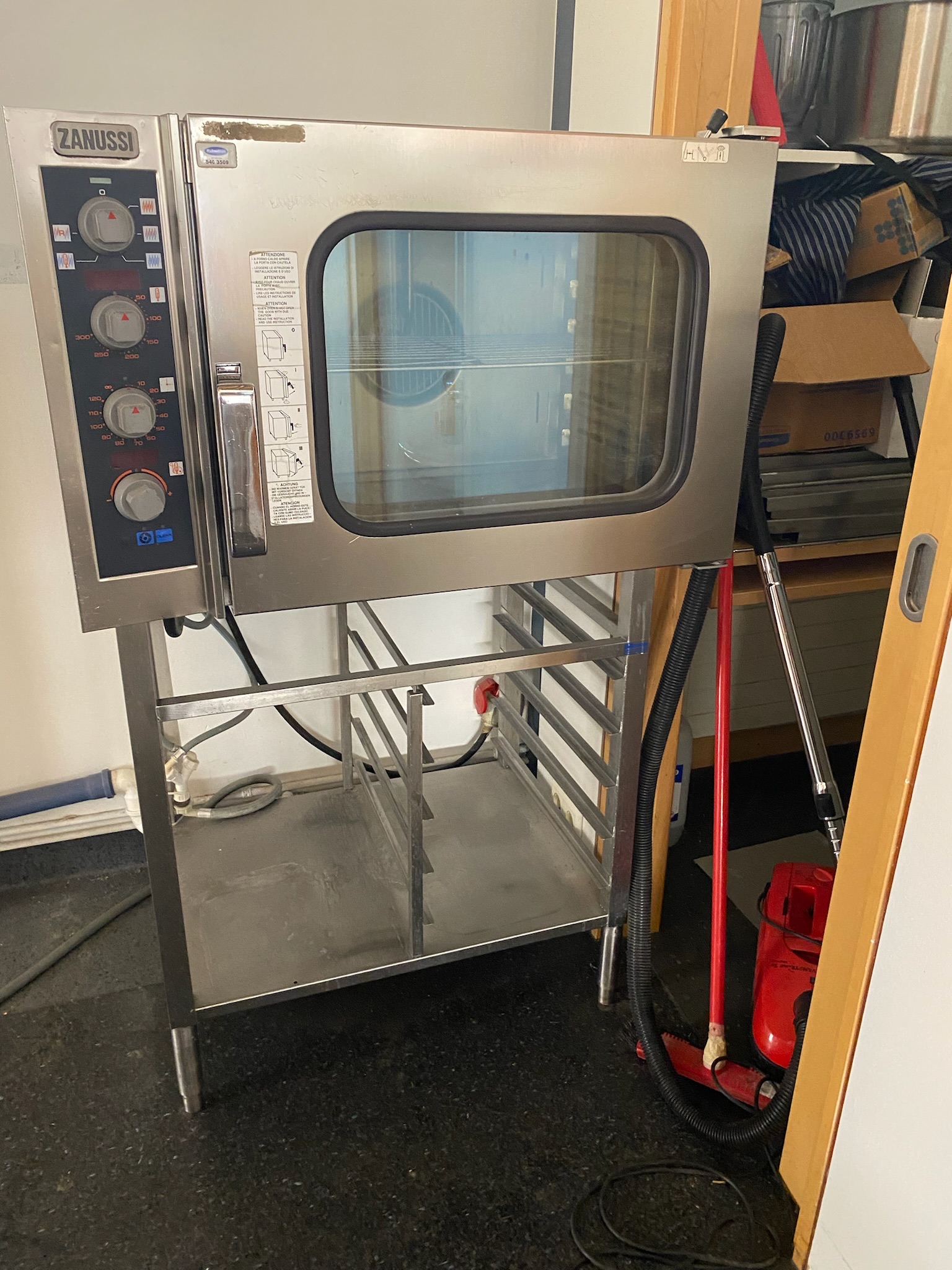 SELT / SOLD Zanussi ofn, 5 skúffur