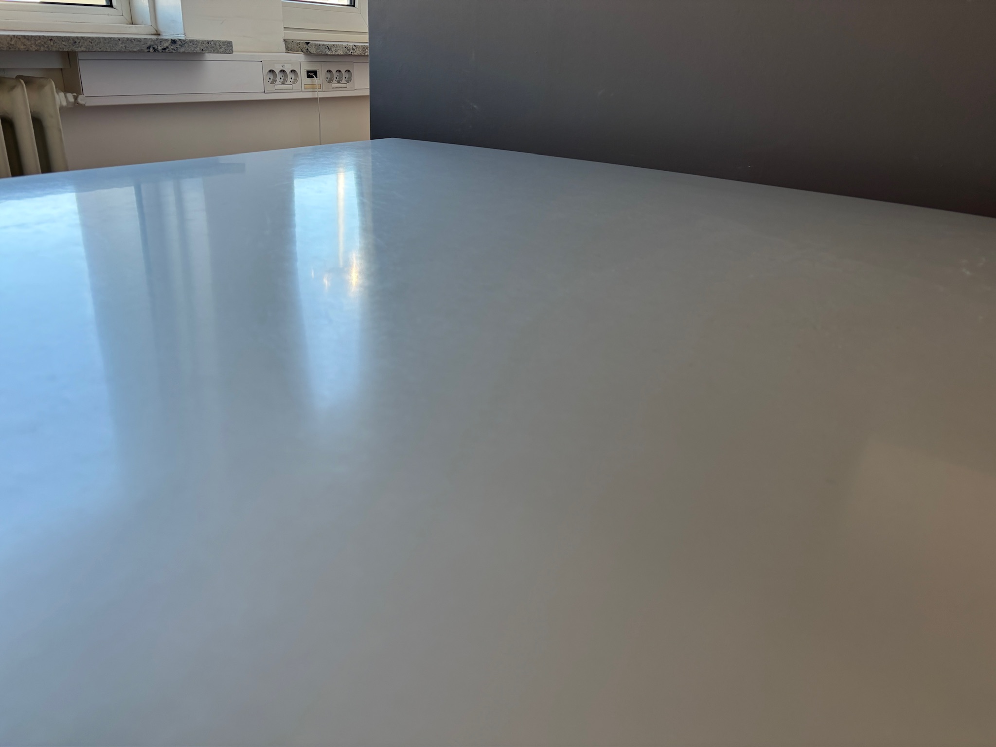 SELT / SOLD Kartell borð, B128xD128xH74sm. 7