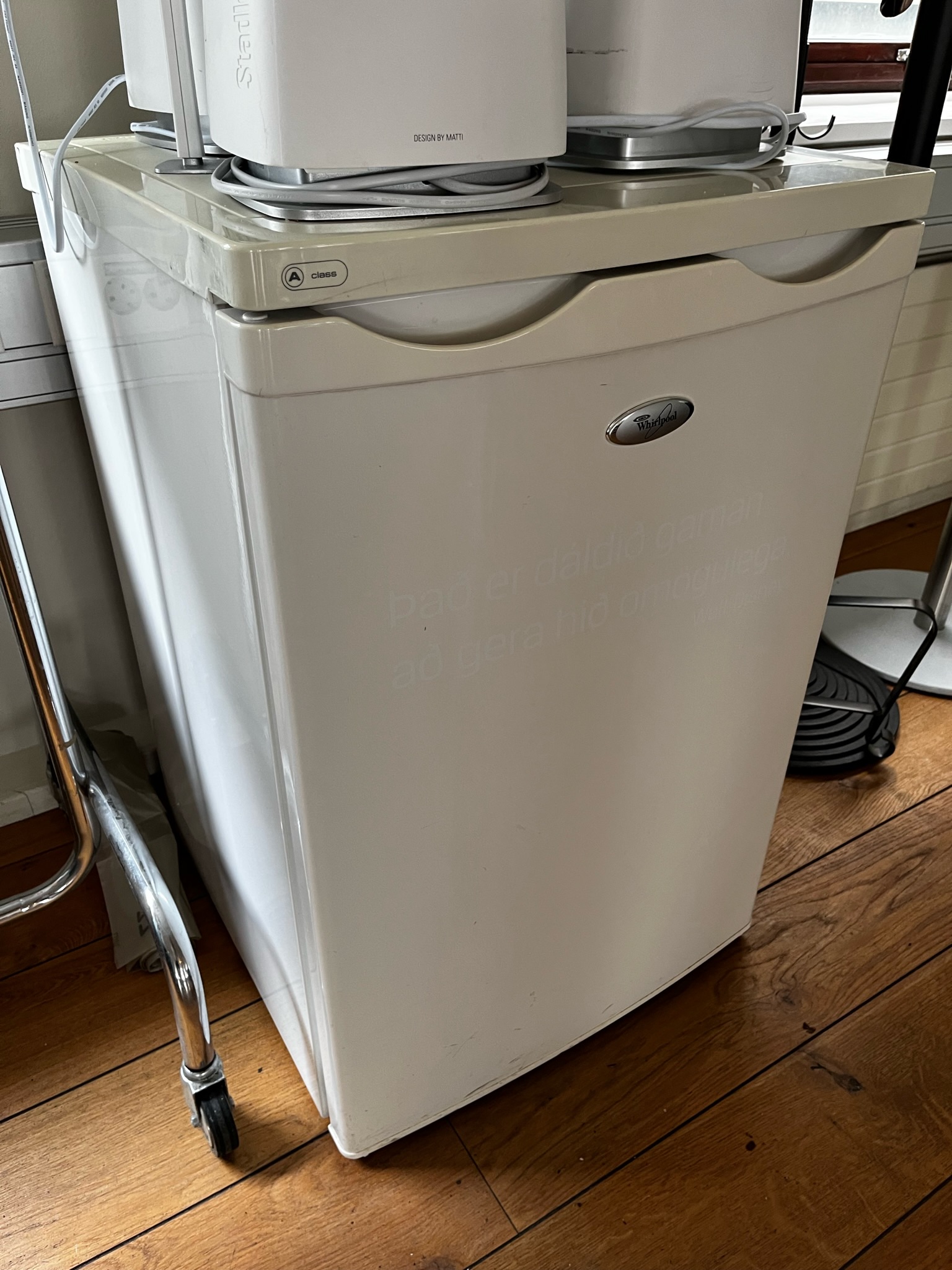 SELT/SOLD Whirlpool A-Class kælir m. frysti 3
