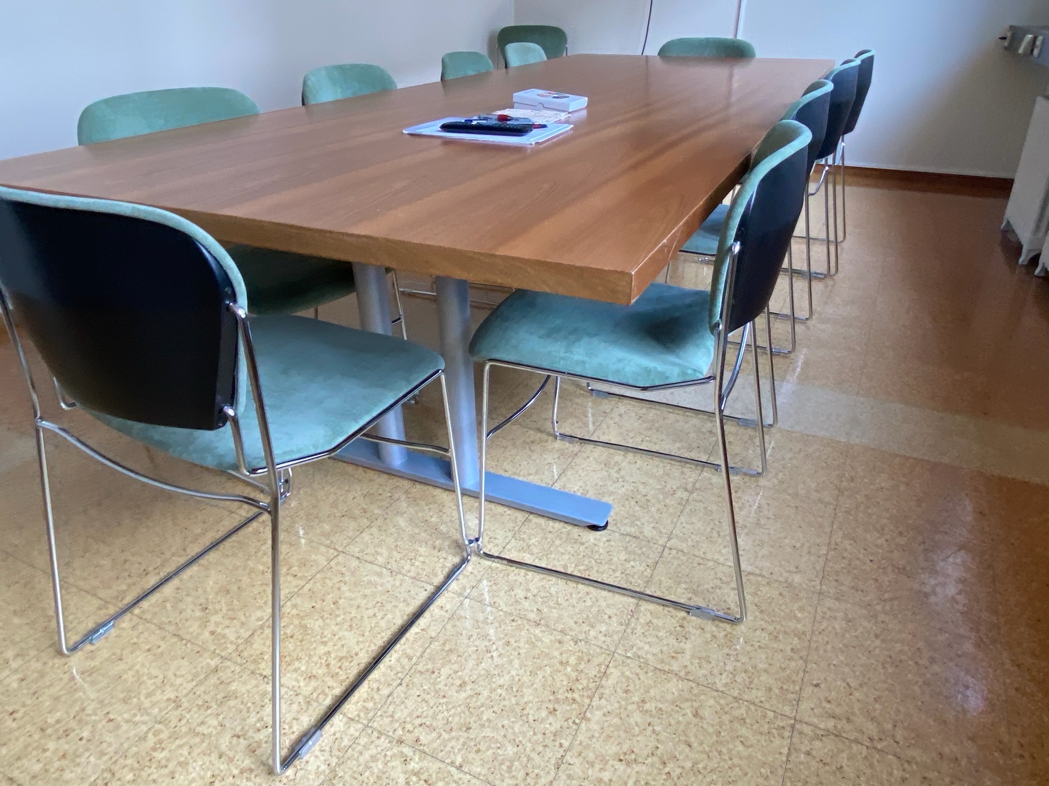 SELT / SOLD Fundarborð 300x120sm - 10 manna 5
