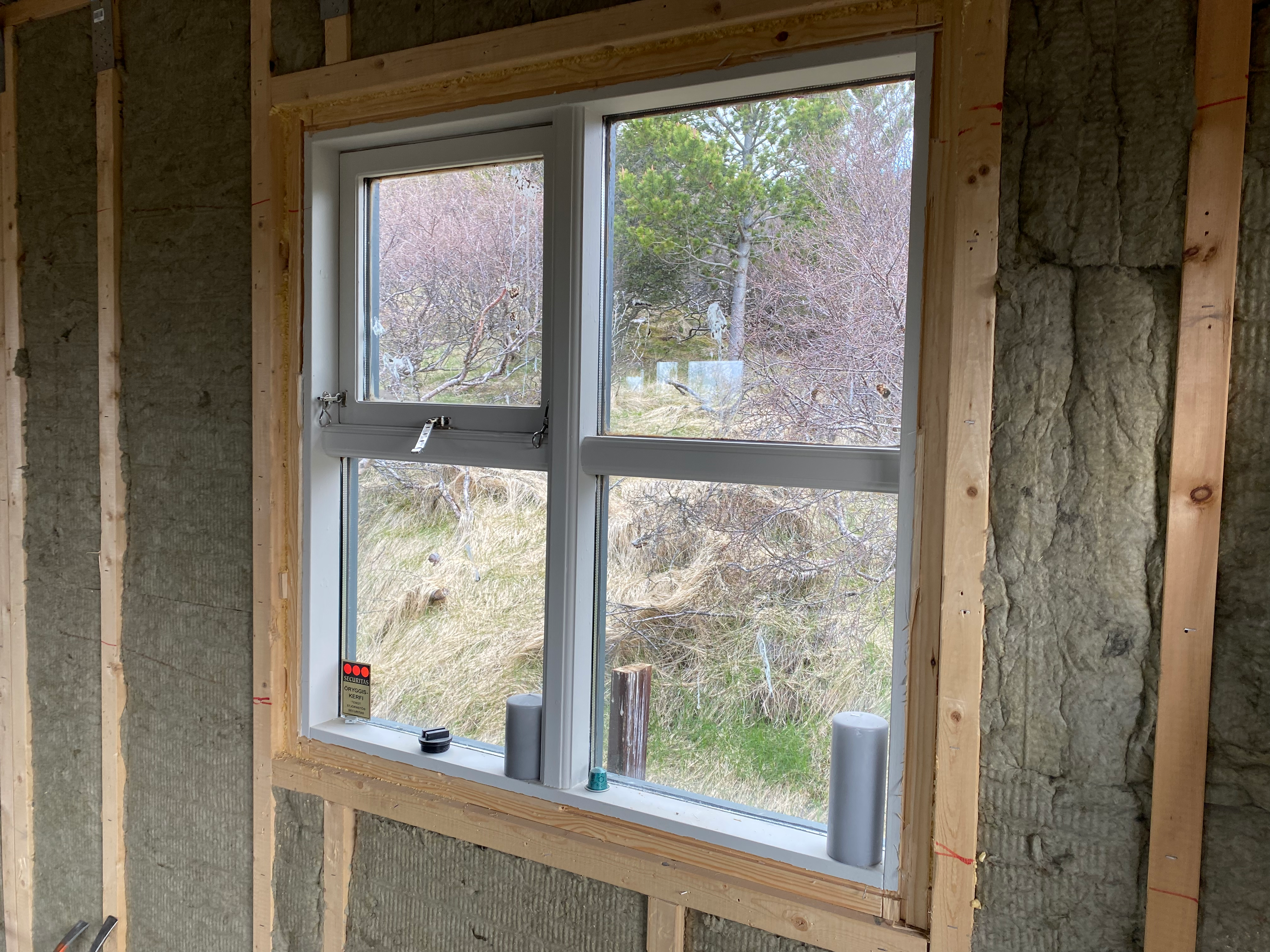 SELT / SOLD - Vandaður gluggi(nr. 14) með opnanlegu fagi, H108,5 x B108, 2