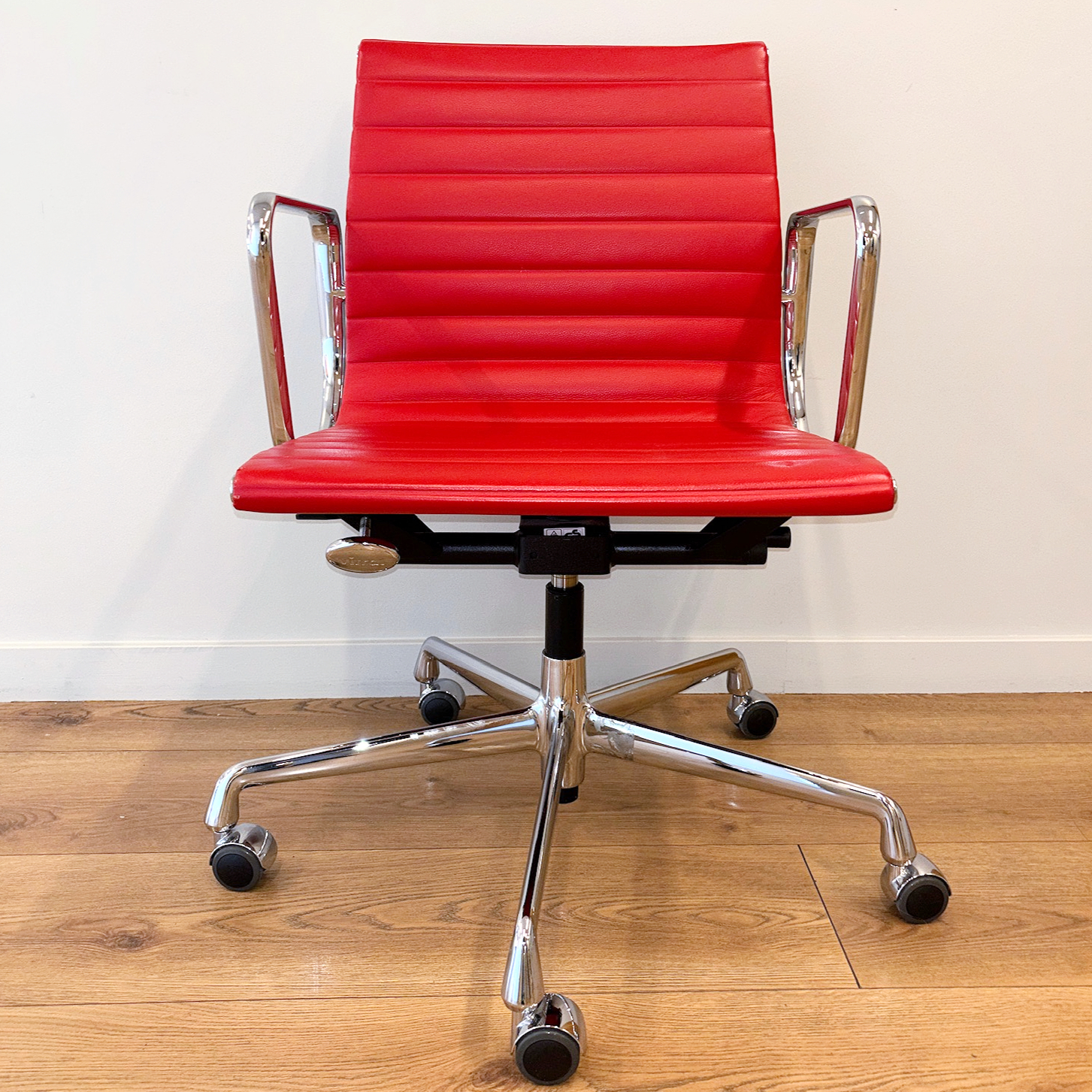 SELT / SOLD Vitra fundarstóll frá Pennanum 2