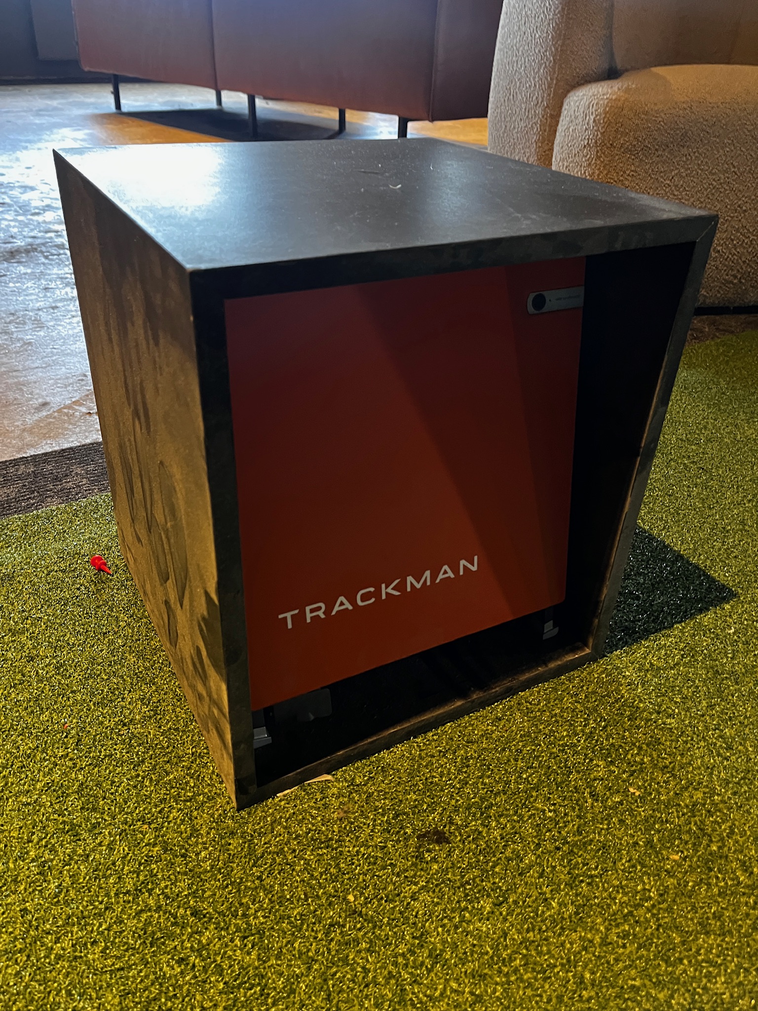 SELT / SOLD - Trackman Professional golfhermir 3