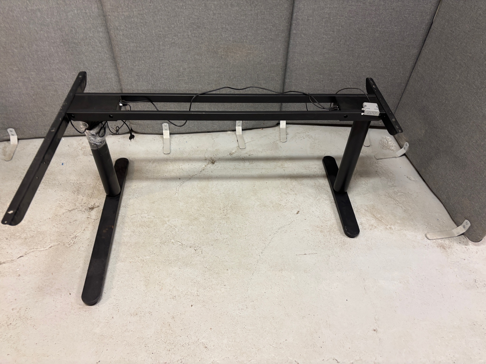 SELT / SOLD IKEA rafmagnsstell, B146 x D96/46 sm.