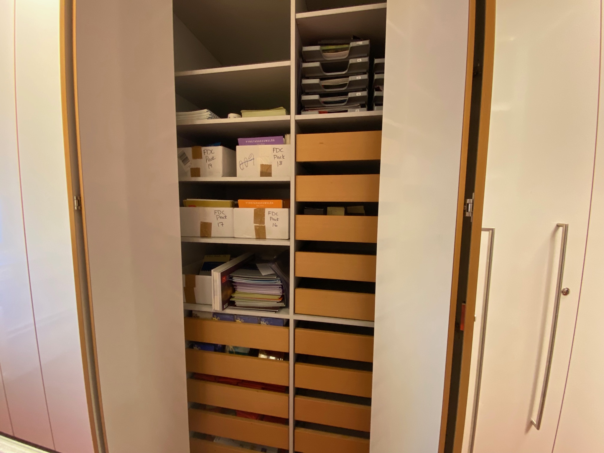 SELT / SOLD Skrifstofuskápar 14