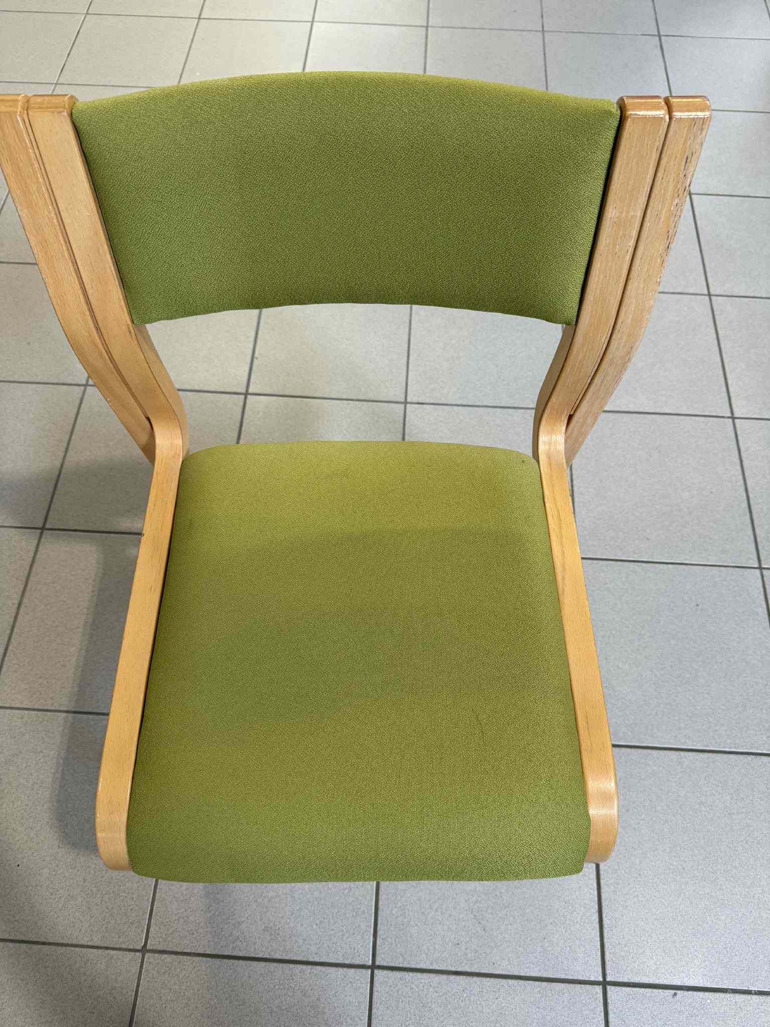 SELT / SOLD Viðartaustólar ljósgrænir staflanlegir 3