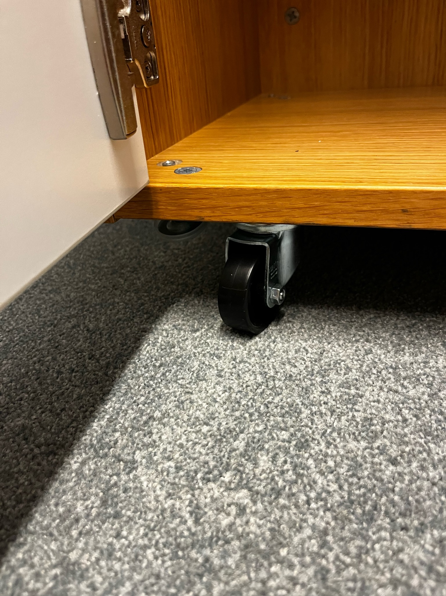 SELT / SOLD ÁG skrifstofuskápur Eik H82 x B80sm á hjólum - 2 stk til. 4