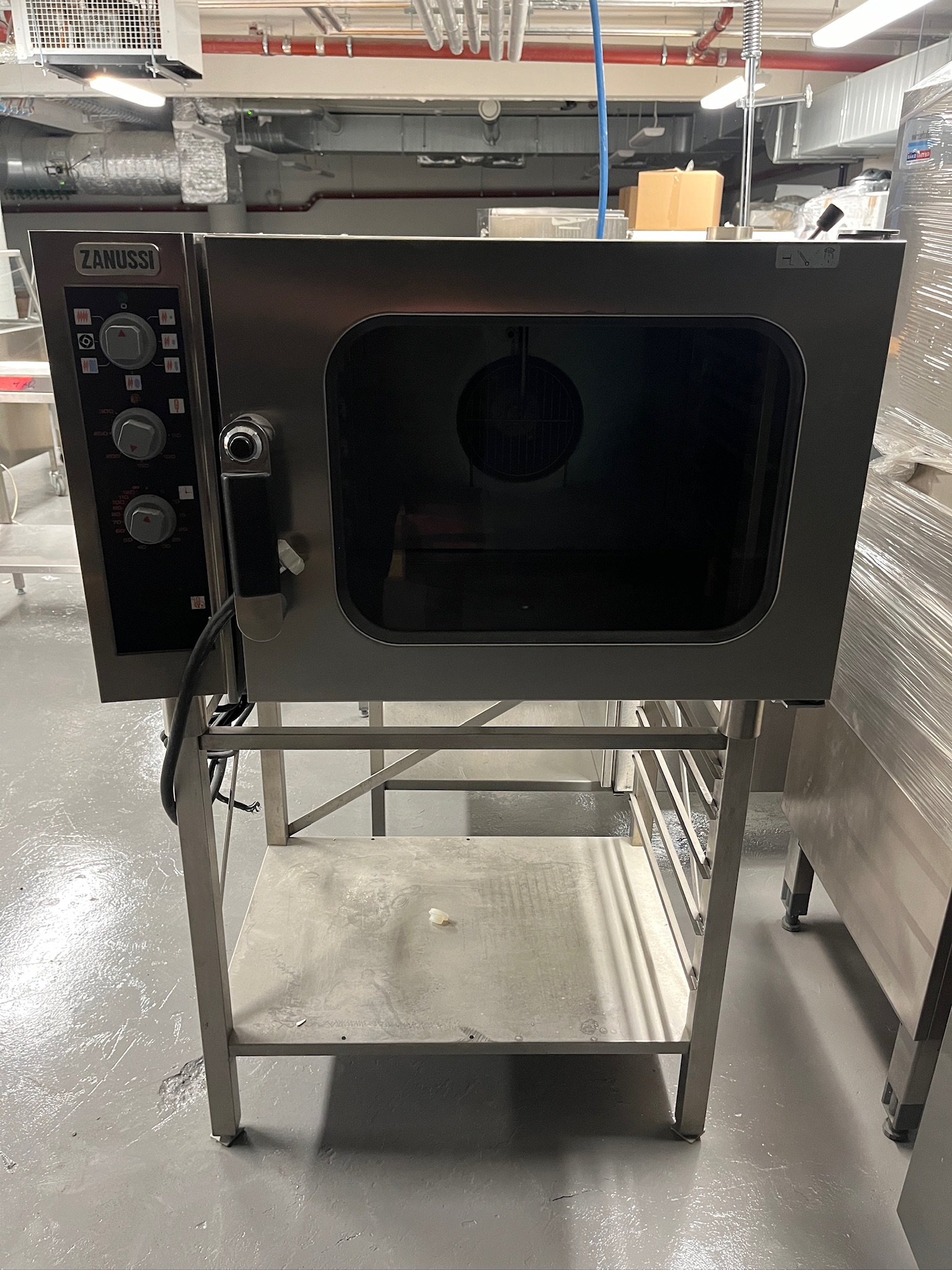 SELT / SOLD Zanussi stóreldhúsofn - 5 skúffur