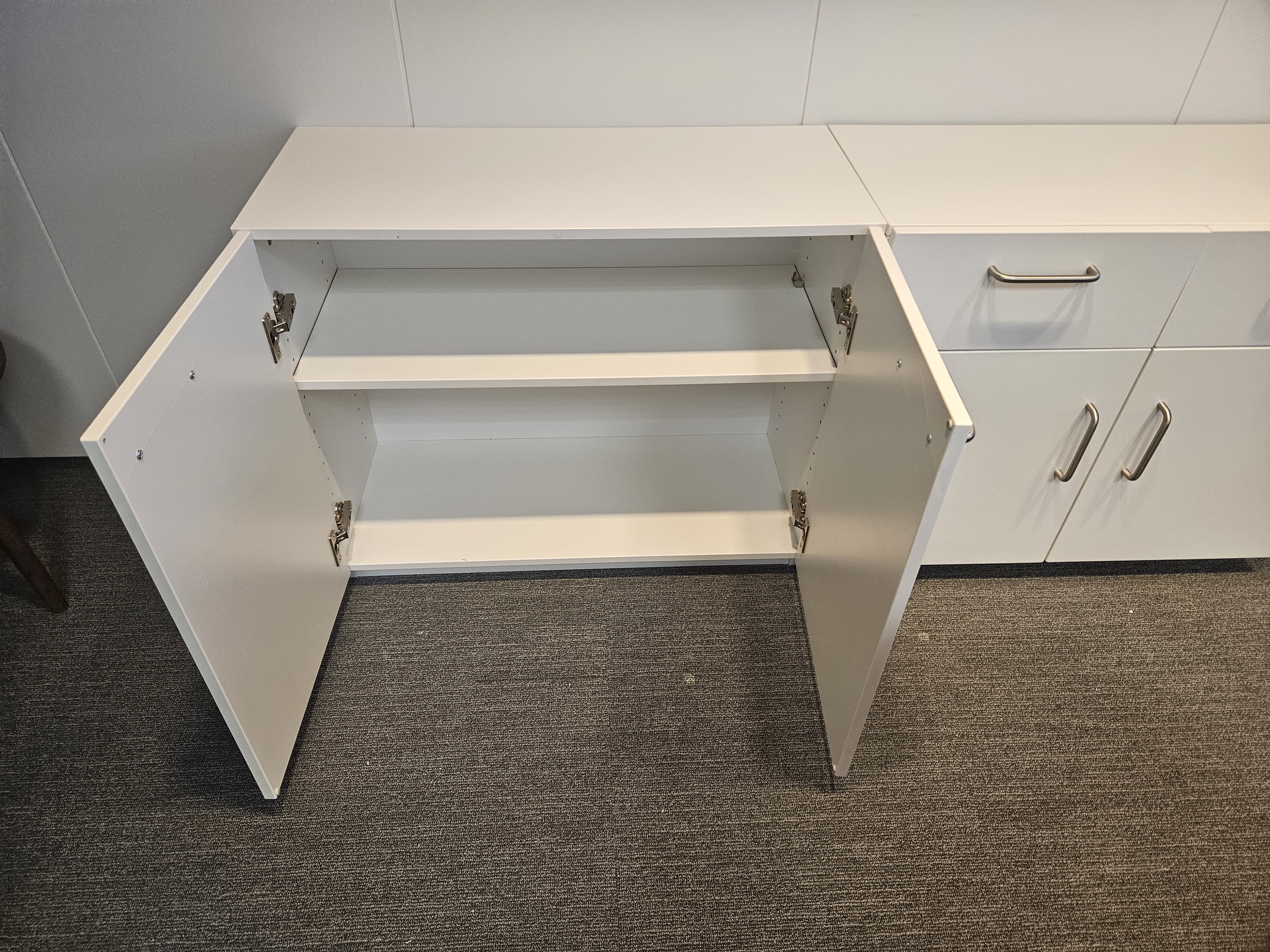 SELT / SOLD skápar frá AXIS alls um 30 stk. hvítir 3