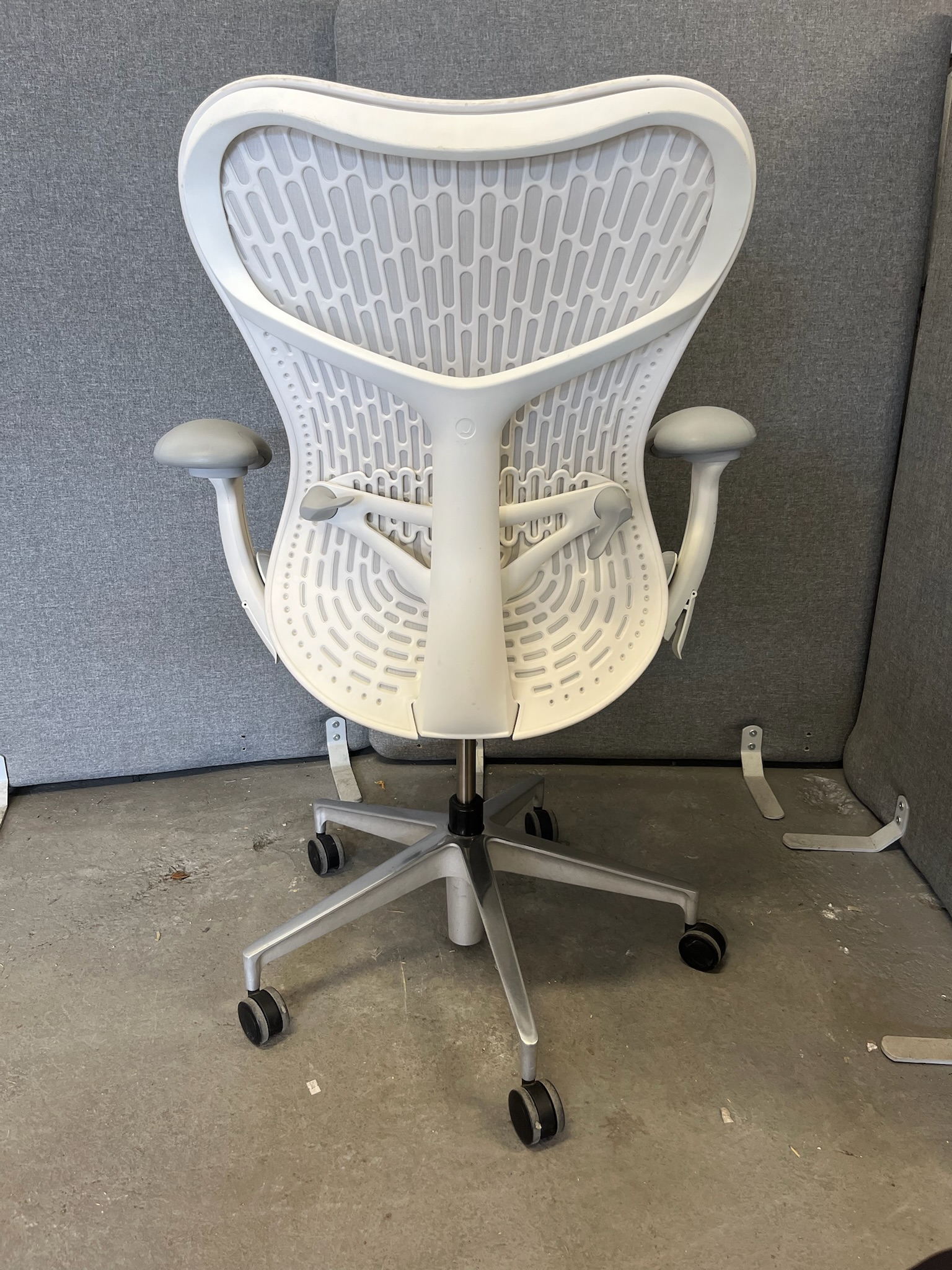 SELT / SOLD Herman Miller Mirra 2 skrifborðsstóll frá Pennanum 4