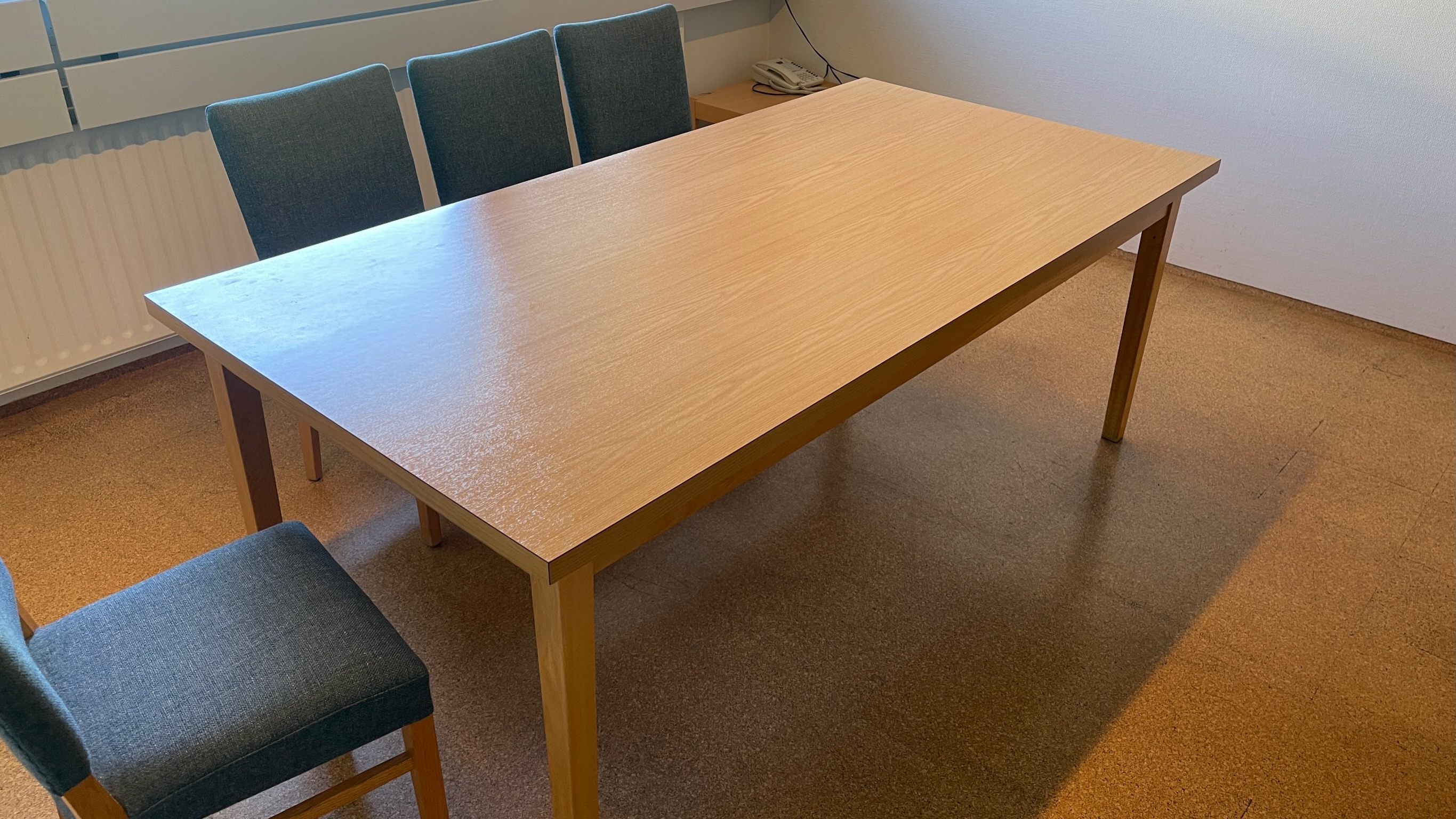 SELT / SOLD Eldhúsborð, B200 x D100 x H75 sm.
