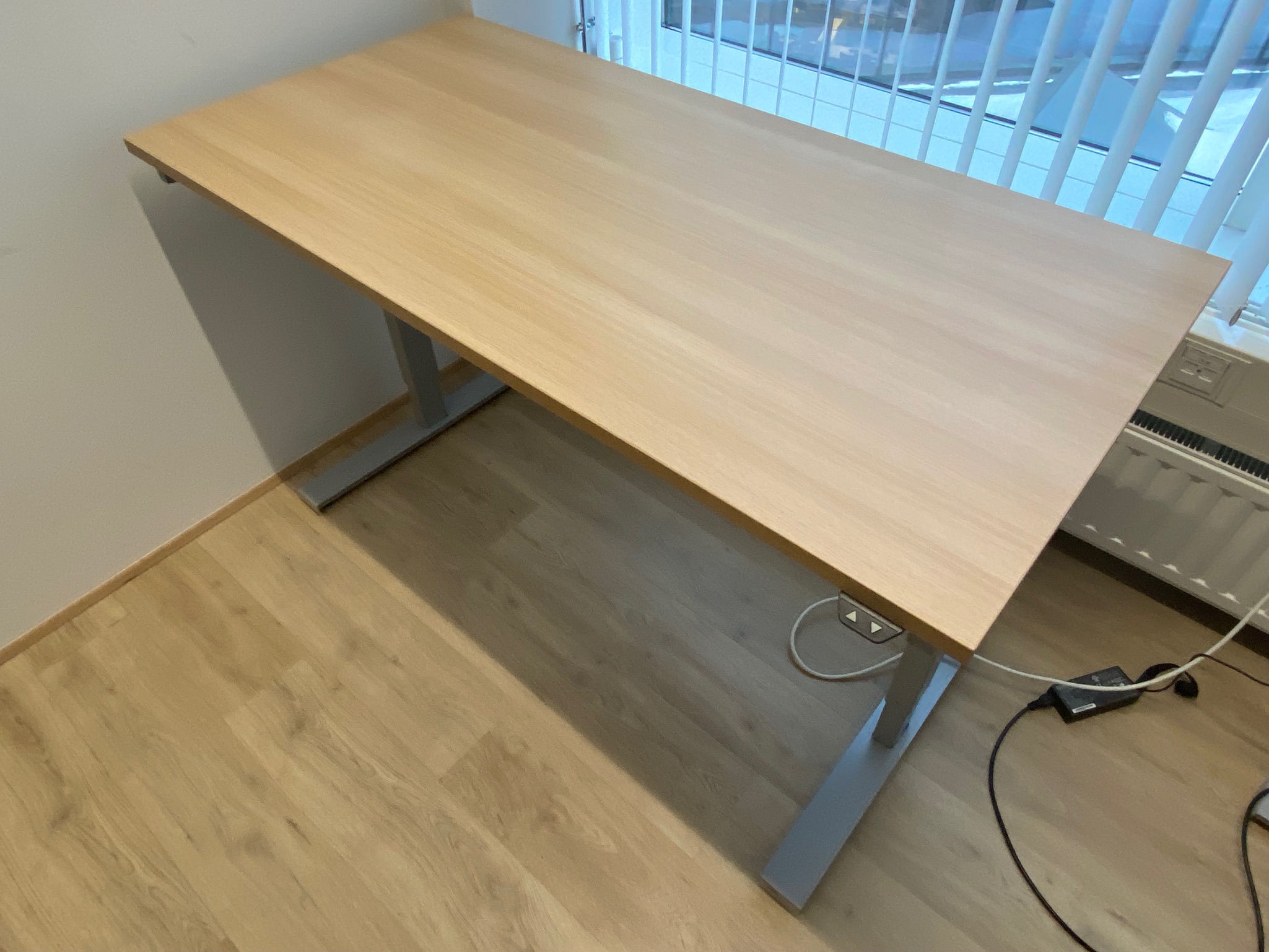 SELT / SOLD - Rafmagnsborð Ergolift frá EG húsgögn (140sm. x 70sm.) - 2 stk til 2
