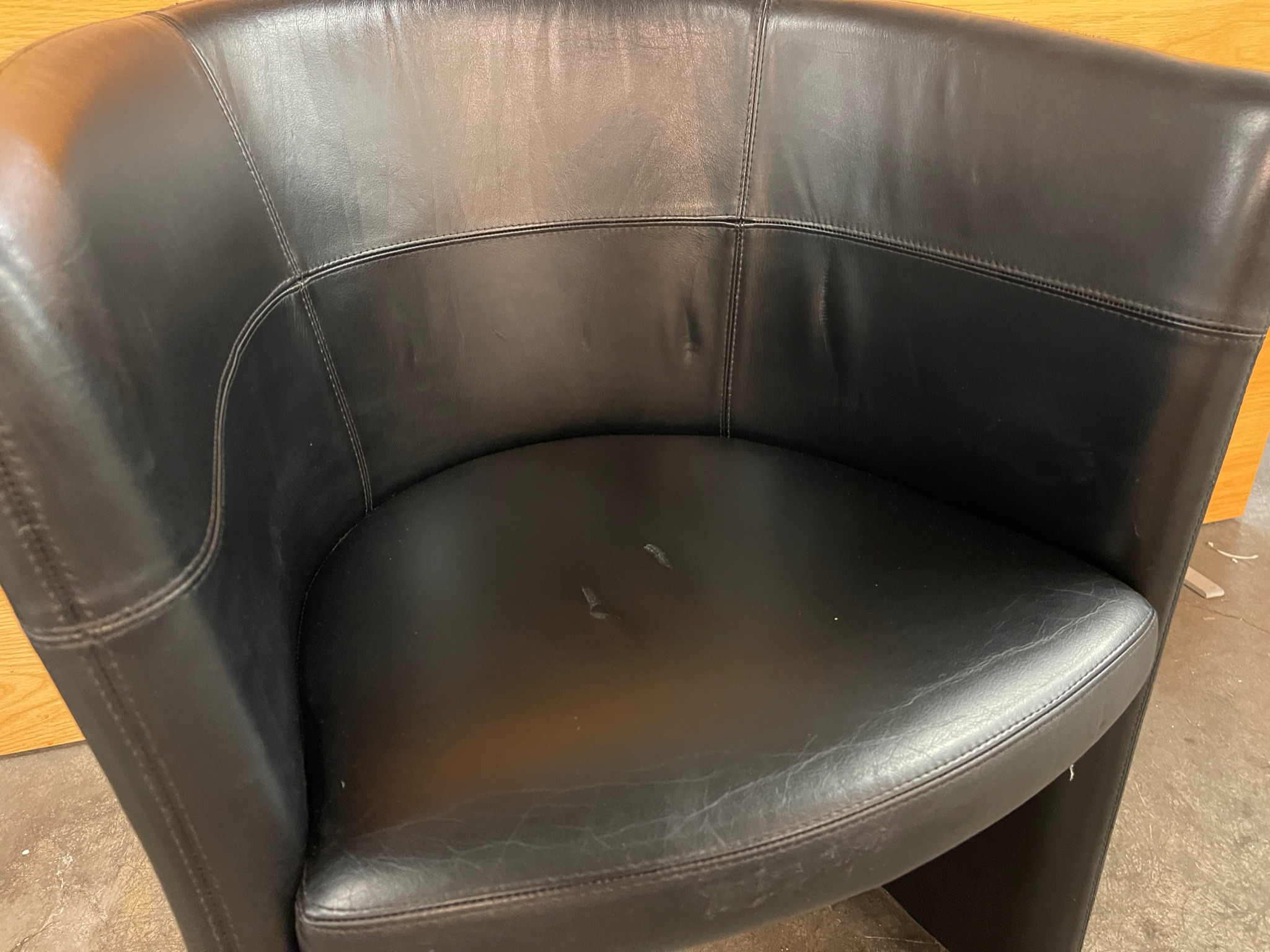SELT / SOLD Kinnarps leðurstóll frá Pennanum 2