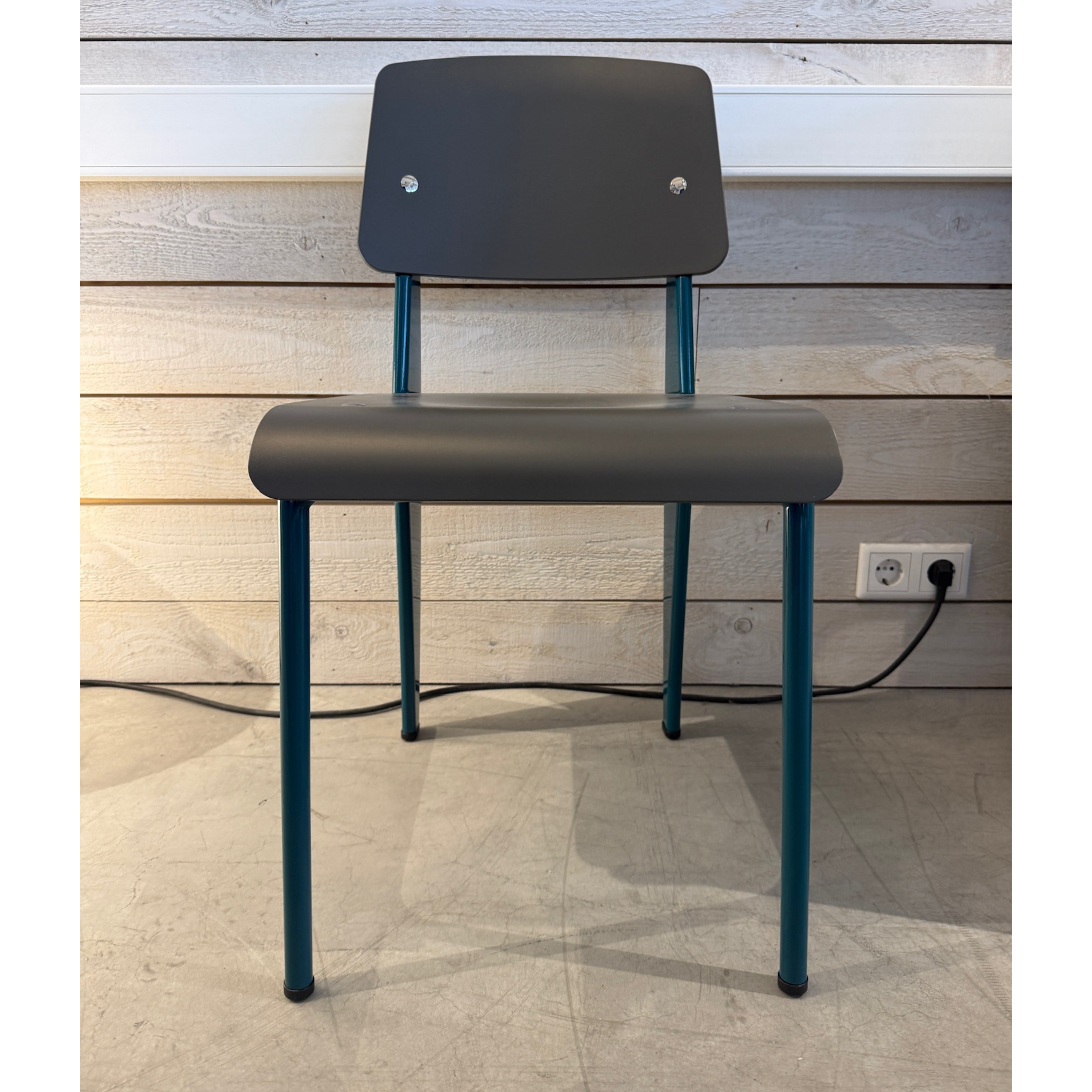 SELT / SOLD Vitra stóll frá Pennanum - Sem nýr 2