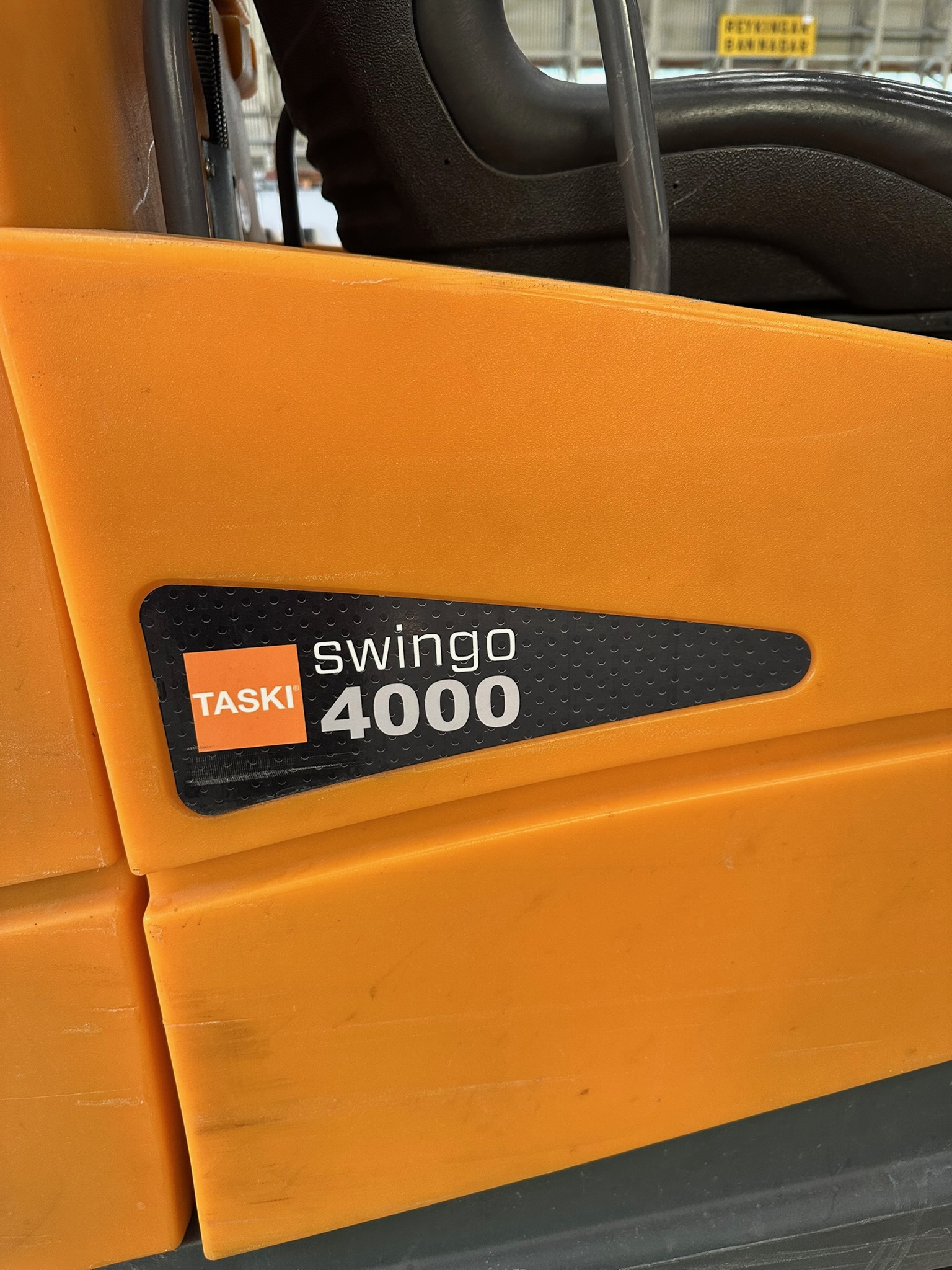 SELT / SOLD Taski skúringavél frá Tandur 7