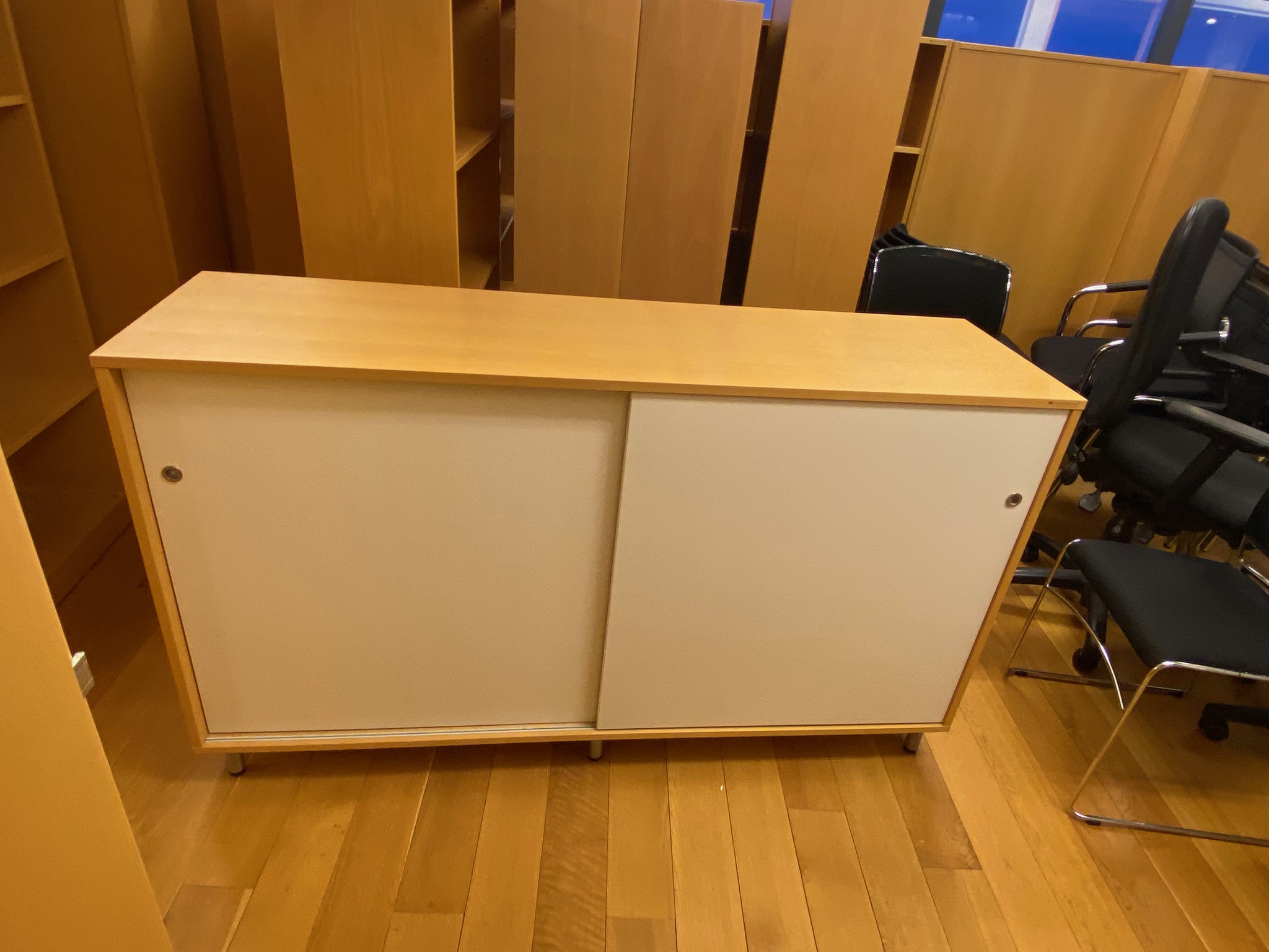 SELT / SOLD Skrifstofuskápur m/rennihurð frá Á. Guðmundsson 2