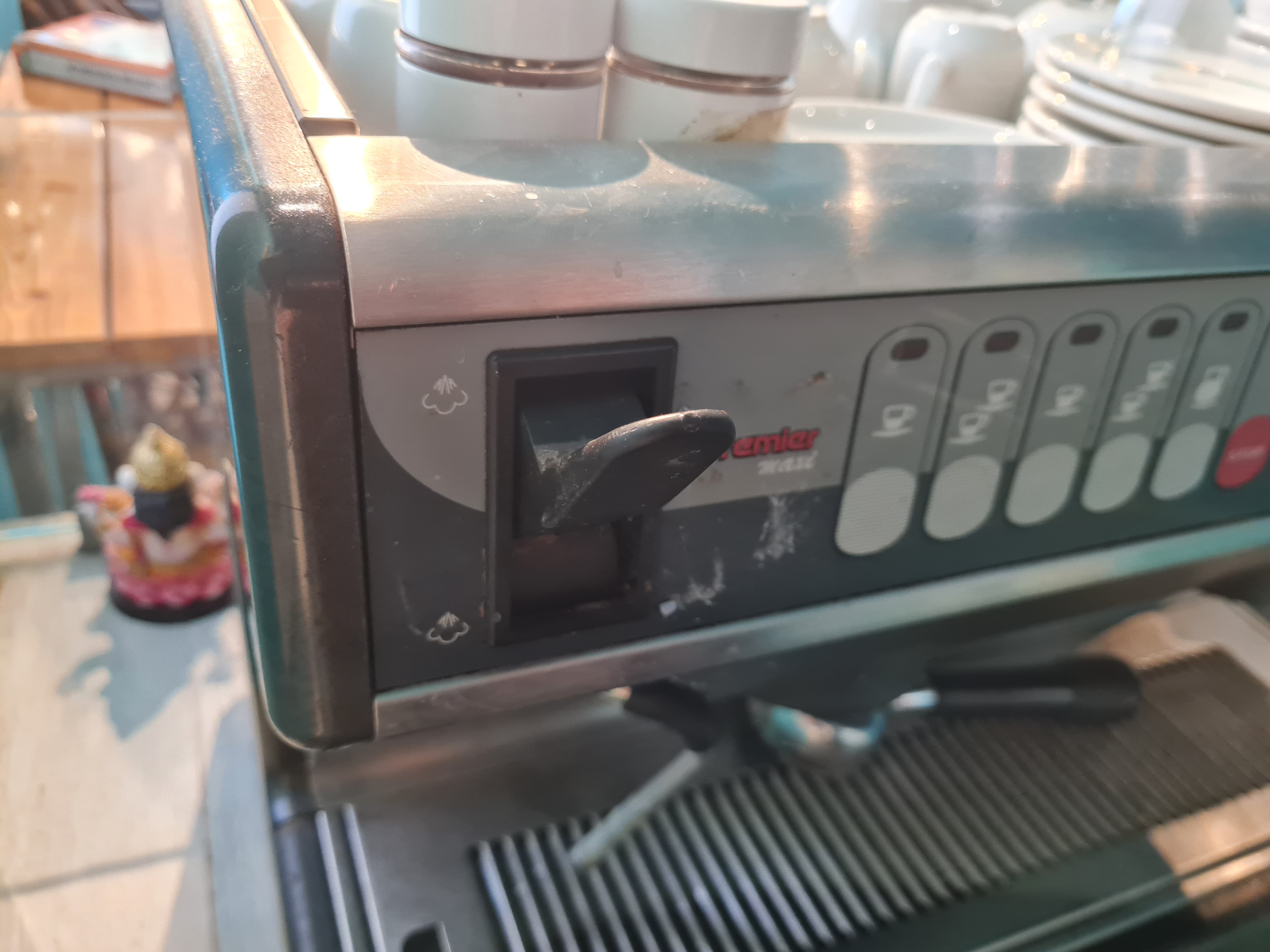 SELT / SOLD - Kaffivél Nuova Simonelli Espresso Machine 6