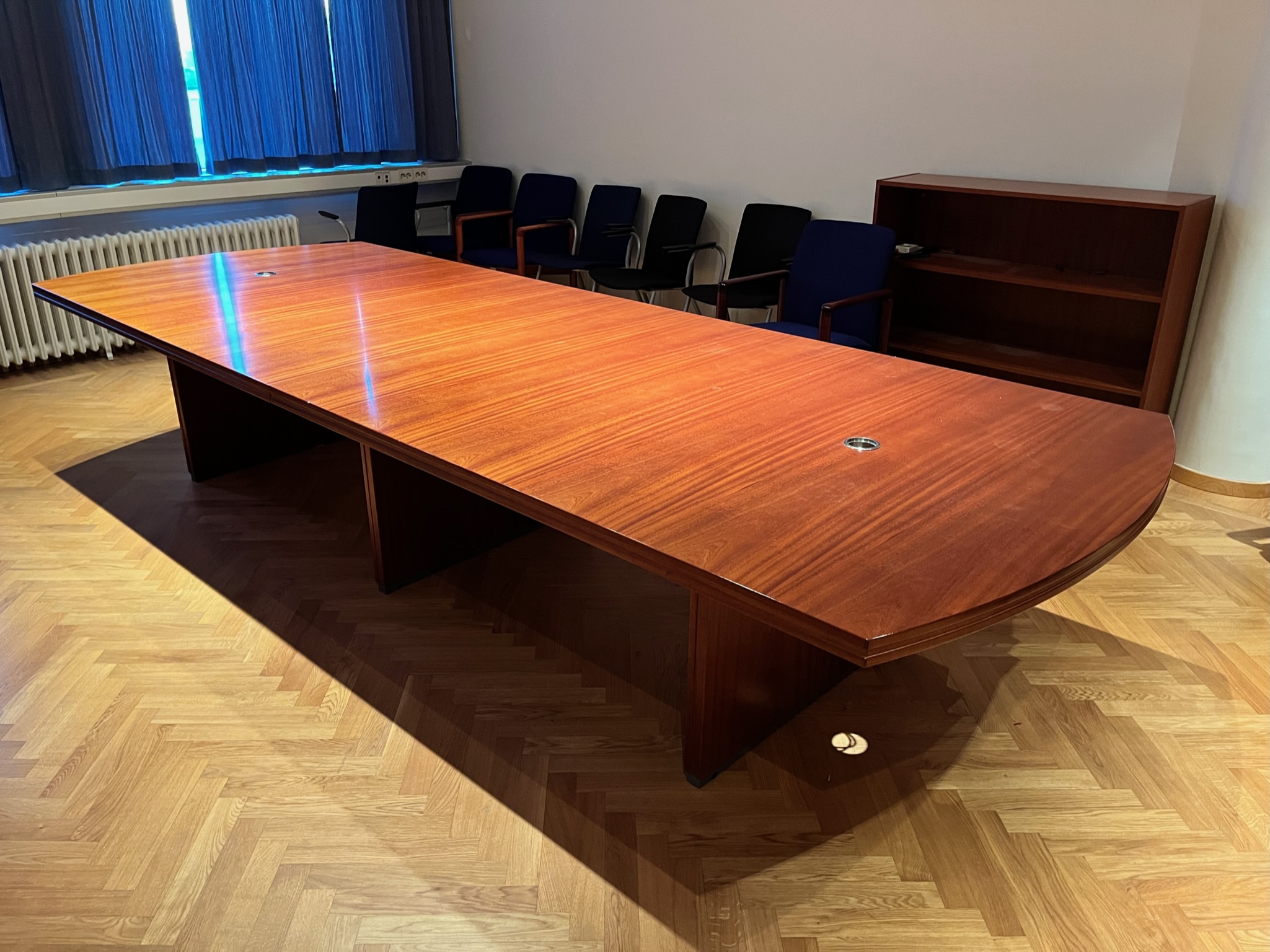 SELT / SOLD - Vandað fundarborð 10 manna 3m x 1,4m 3