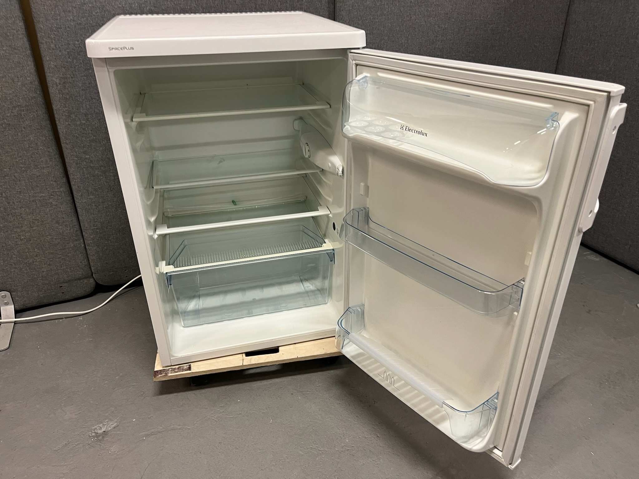 SELT / SOLD Electrolux kæliskápur, H84,5 x 61 x 55 sm. 2