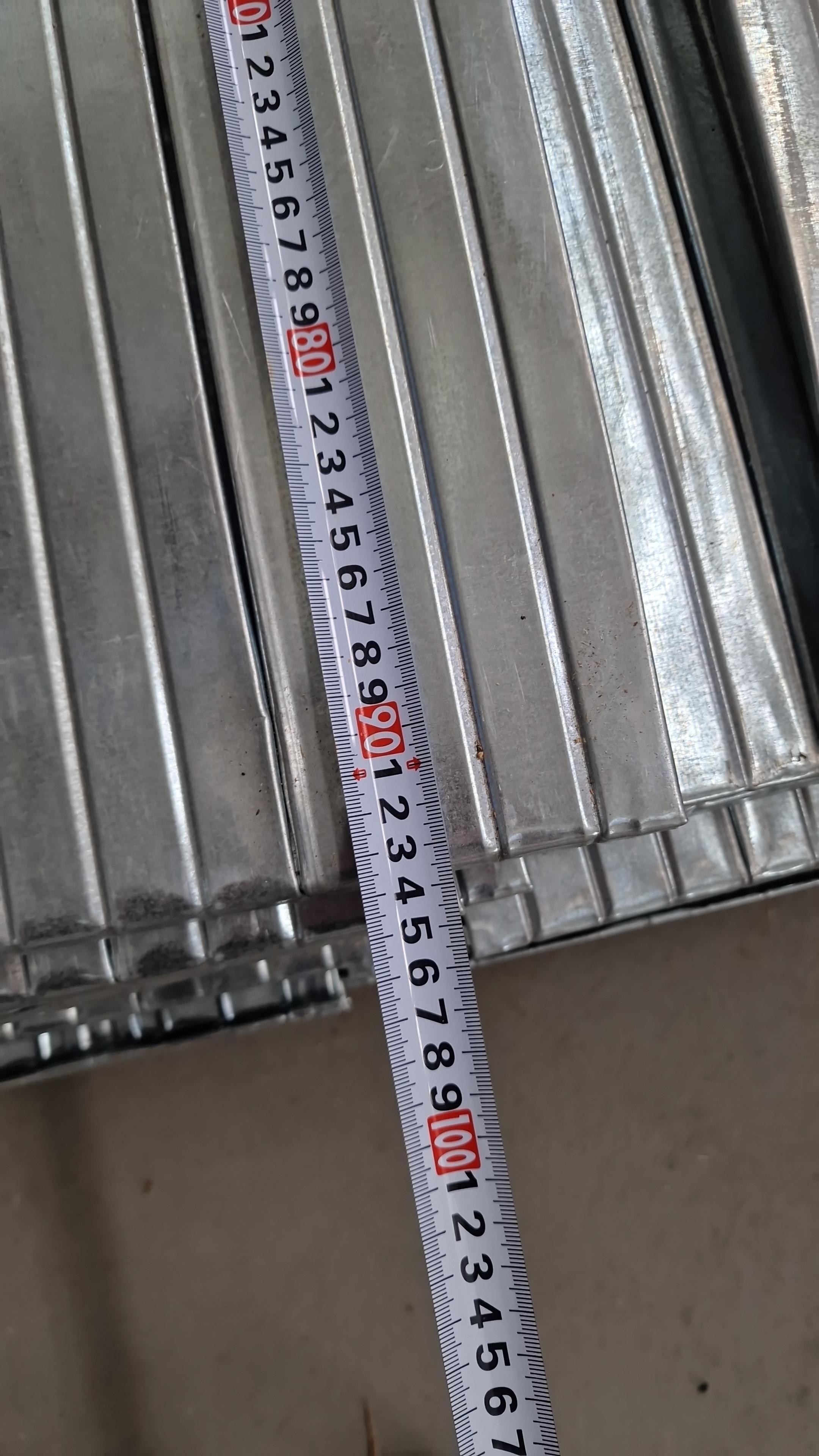 SELT / SOLD Öflugir brettarekkar, H300 x B350 x D97 sm. 4