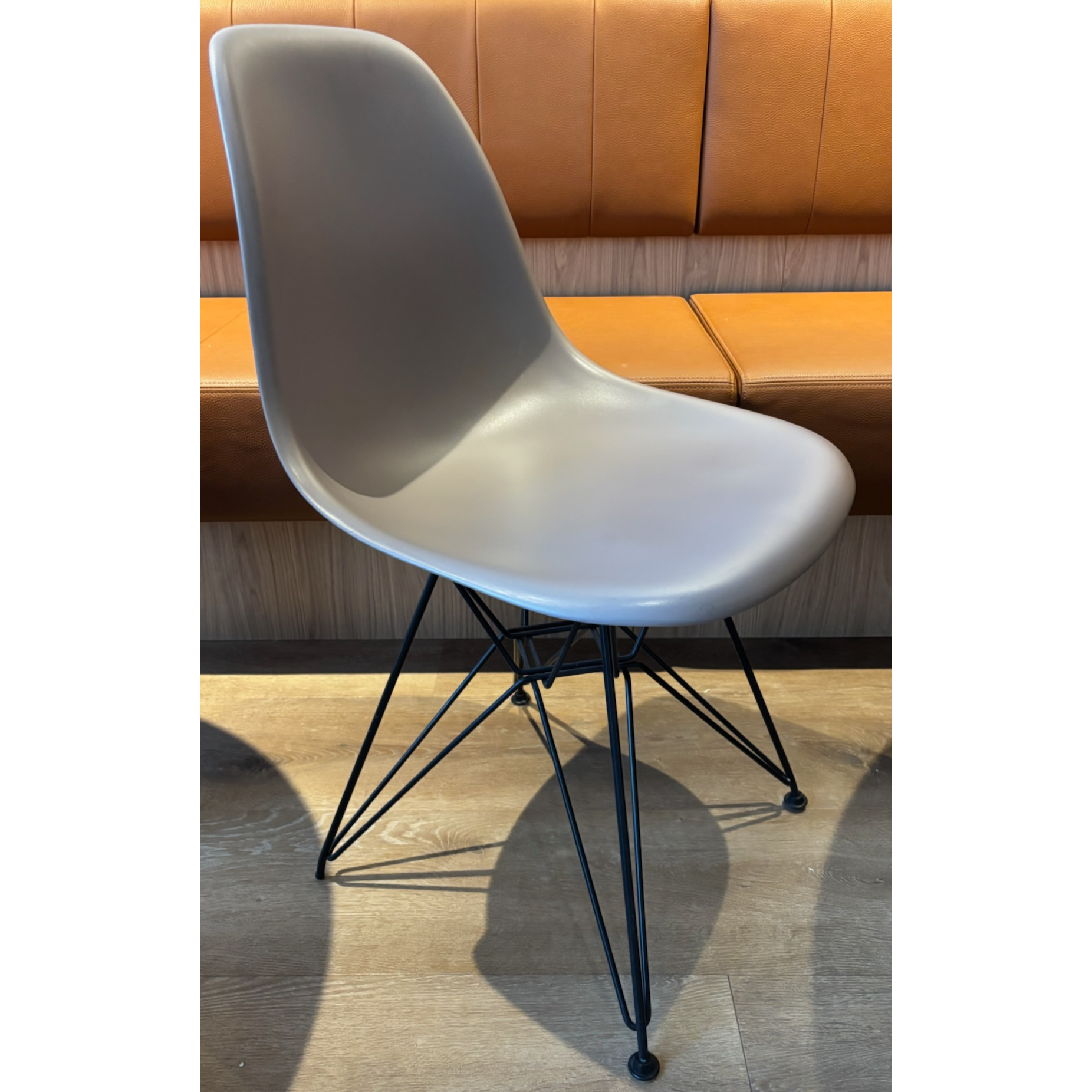 SELT / SOLD Vitra borðstofustóll frá Pennanum