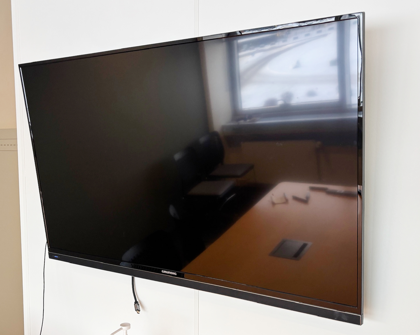 SELT / SOLD Grundig 55" LED Smart TV með veggfestingu