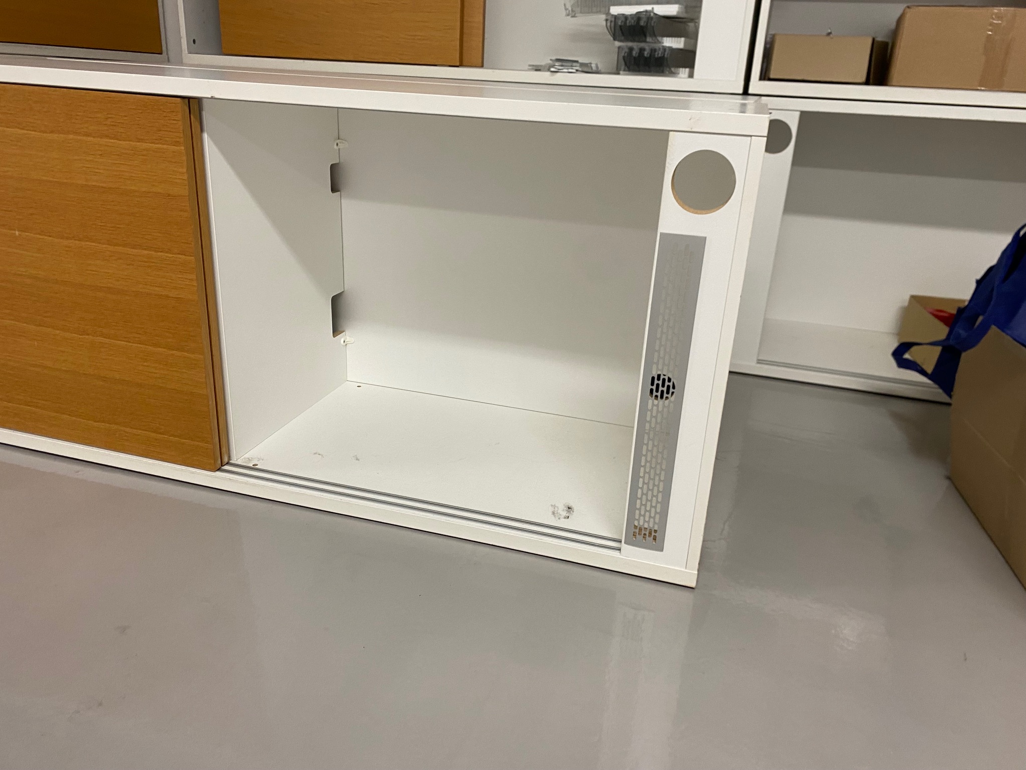 SELT / SOLD Skrifstofuskápar 5