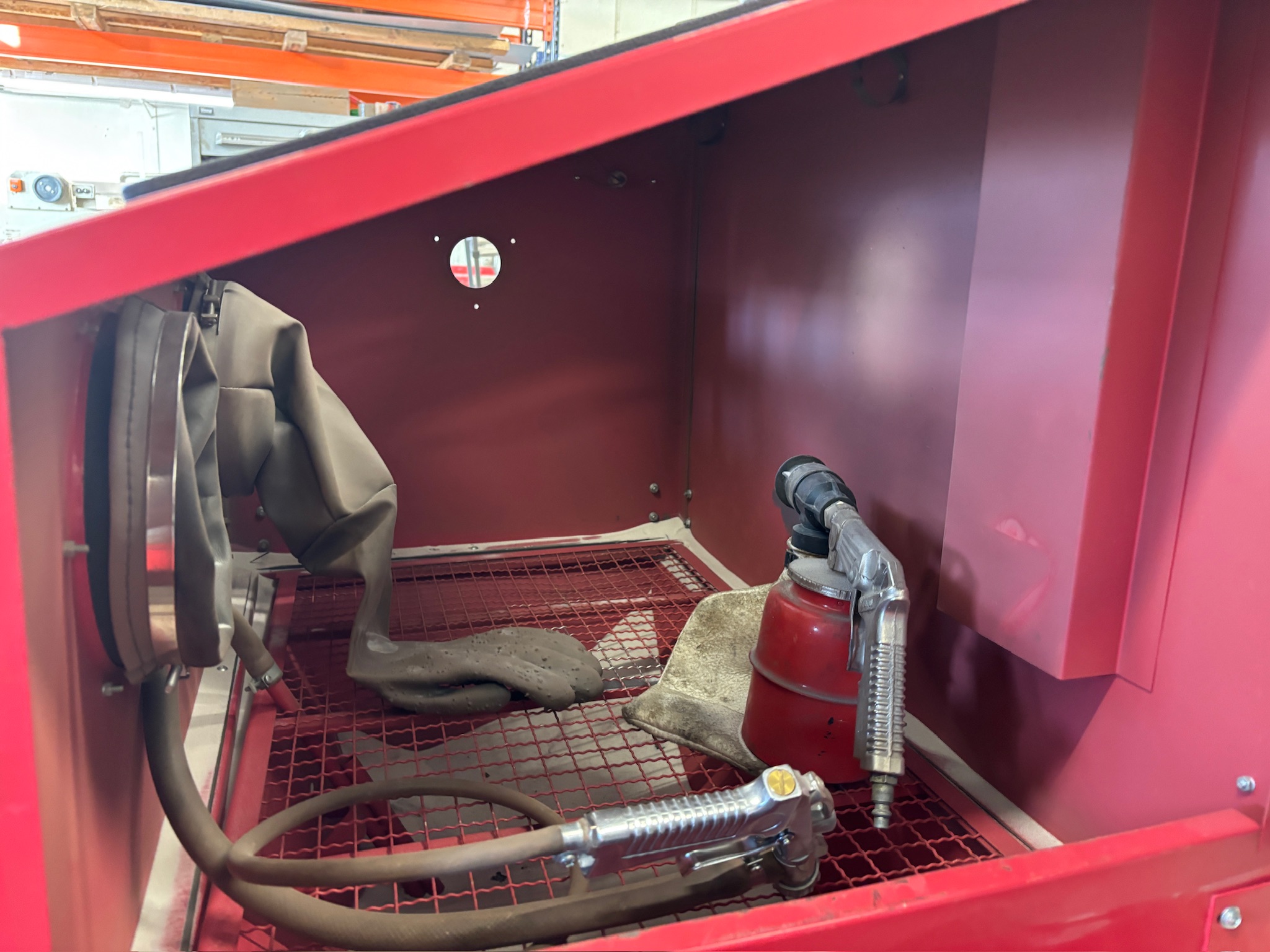 SELT / SOLD Torin Big Red sandblásturskassi 5