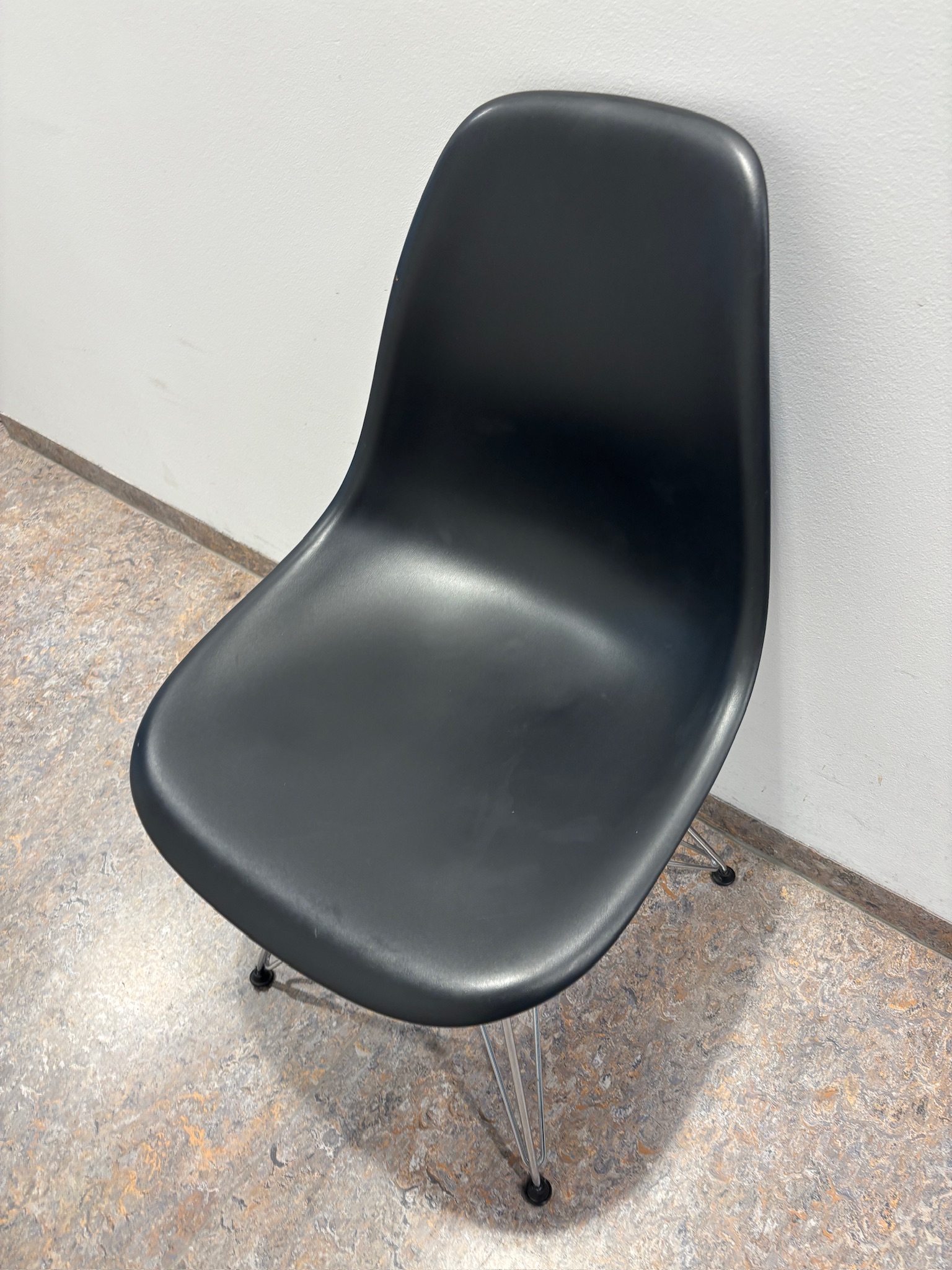 SELT / SOLD Vitra borðstofustóll frá Pennanum 3