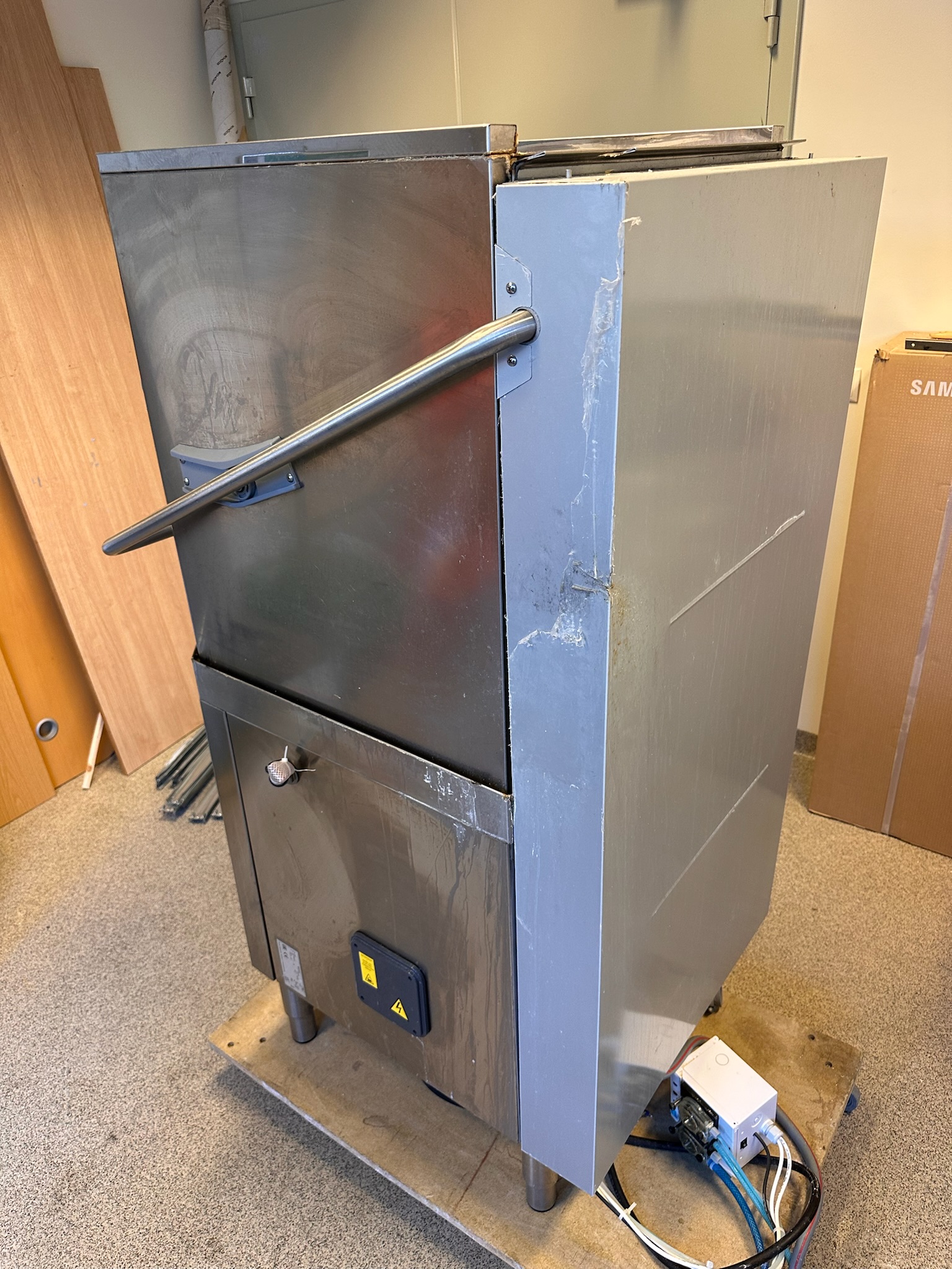 SELT / SOLD Zanussi húddvél, H158 x B62 x D75 sm. 5