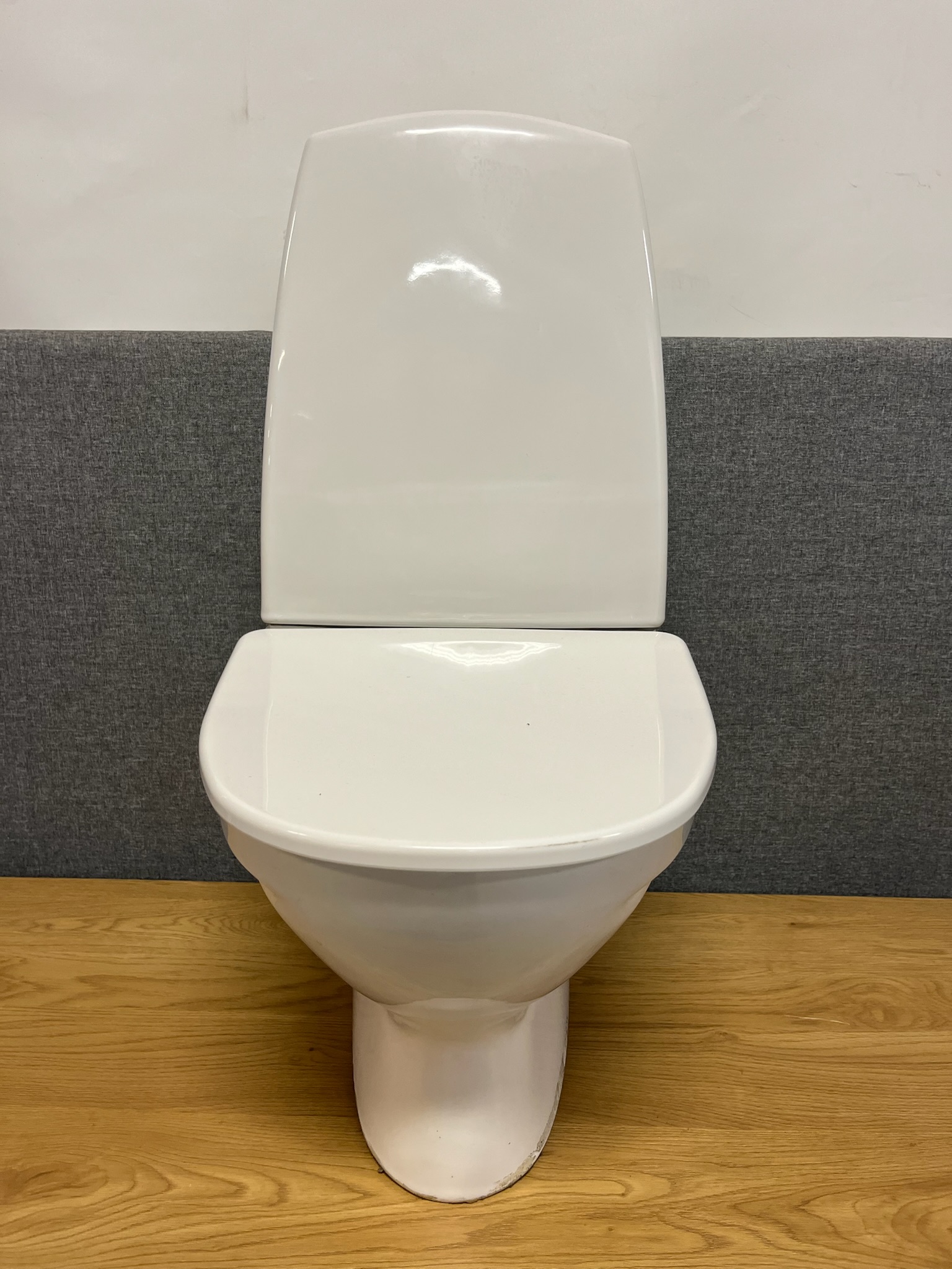 SELT / SOLD - Ónotað Ifö salerni / WC